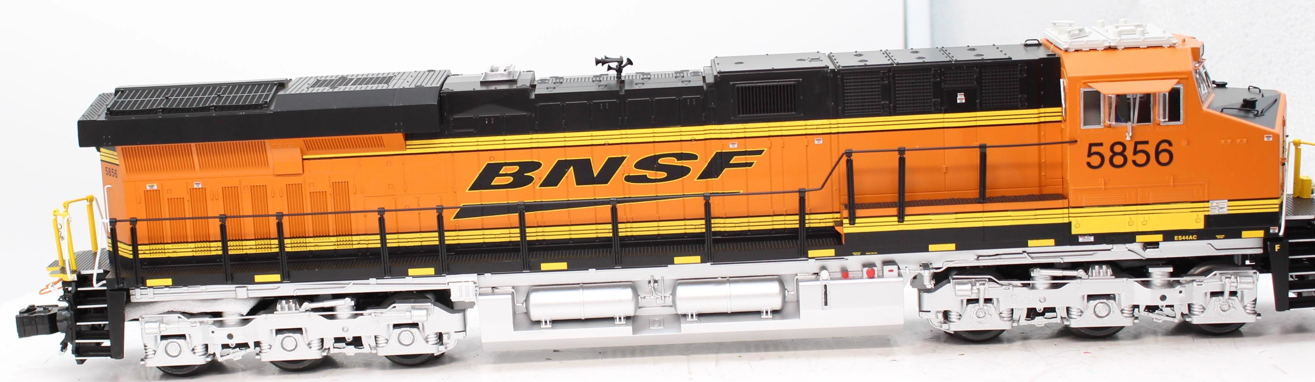 Lionel 2433422 BNSF LEGACY ES44 #5856 O SCALE Like New - Image 3