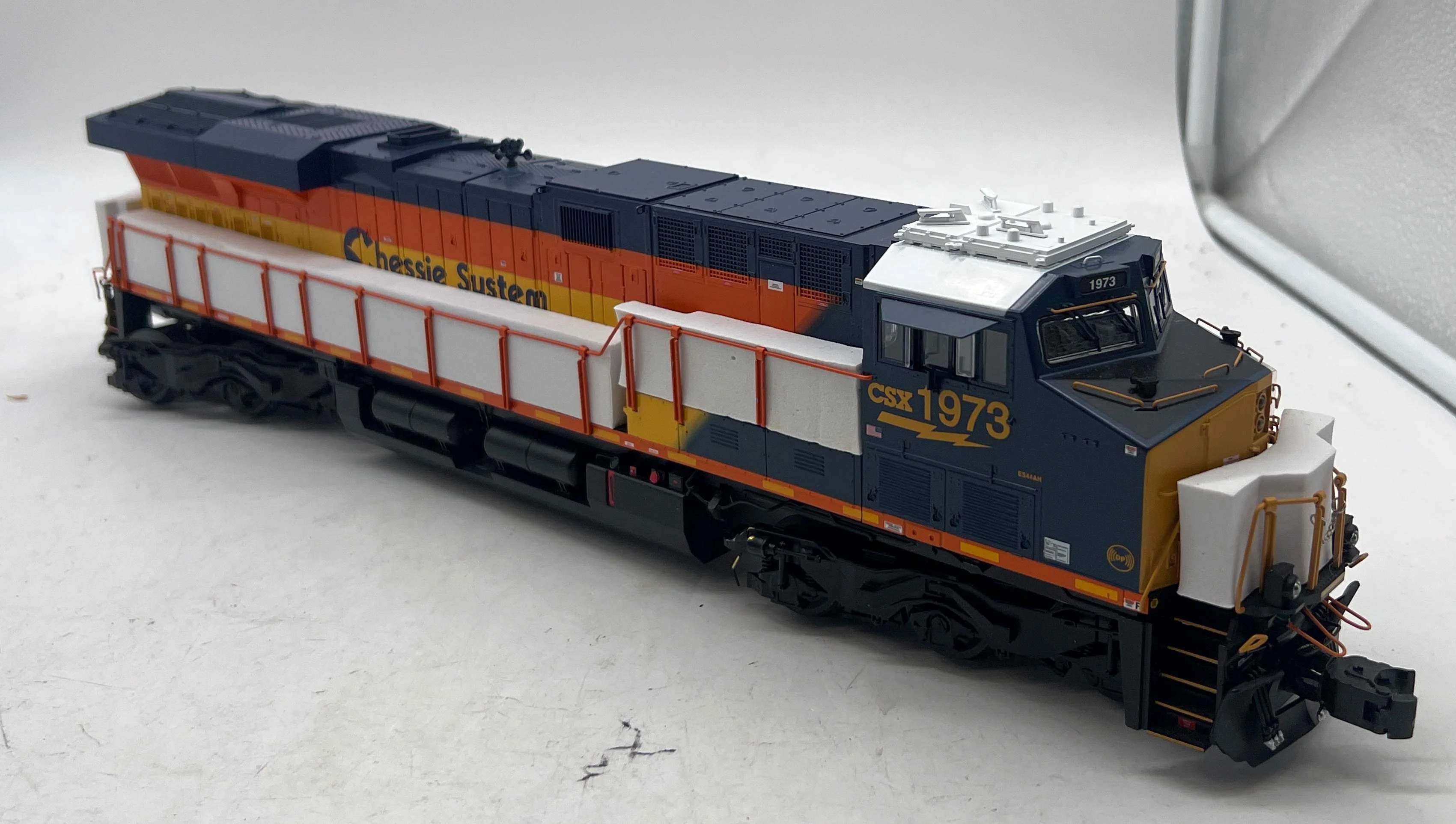 Lionel 2433720 CSX Chessie Heritage LEGACY ES44AC #1973 Diesel Locomotive O SCALE Like New - Image 4