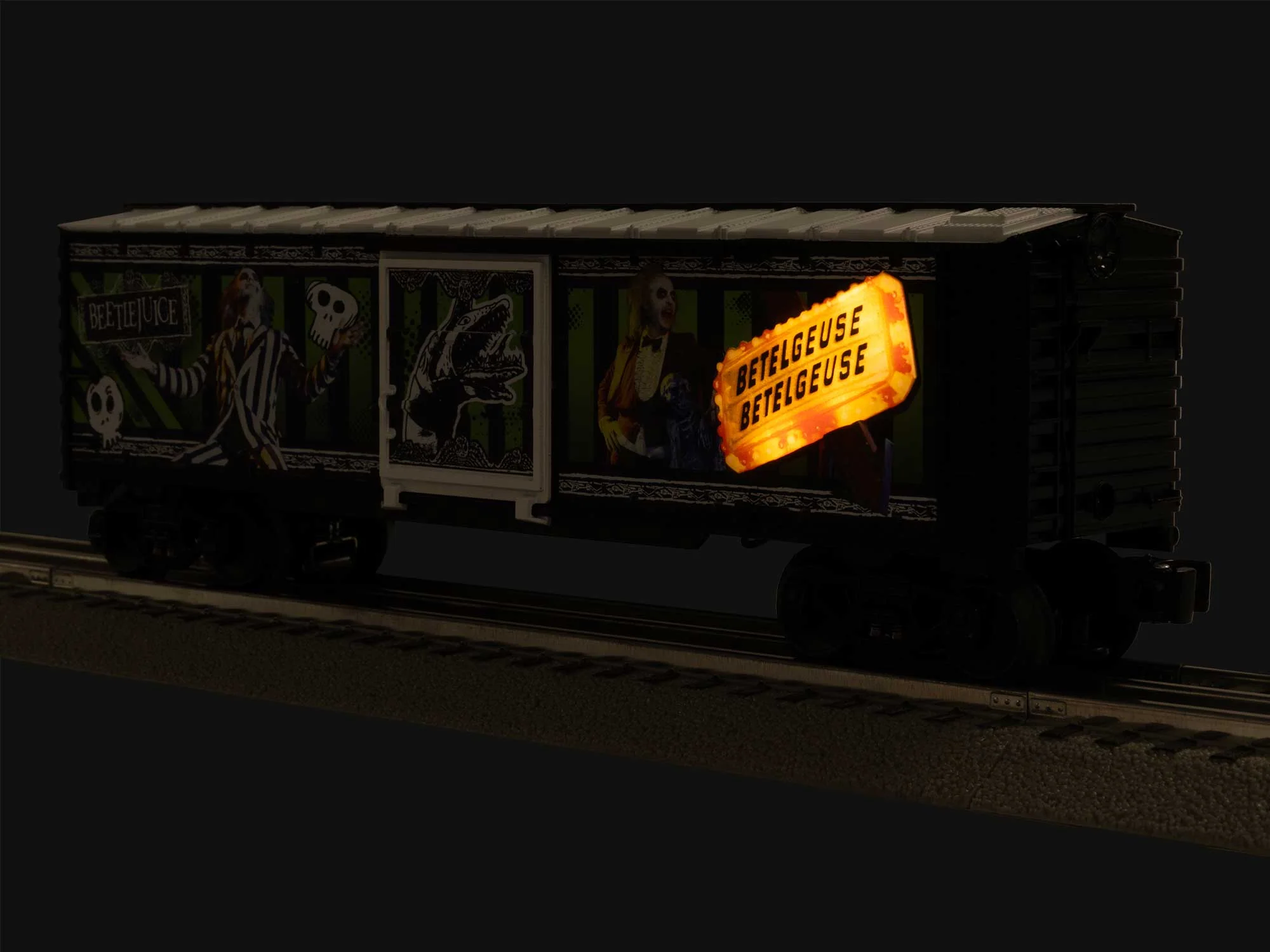 Lionel 2528010 BEETLEJUICE LIGHTED BOXCAR O SCALE limited NEW - Image 2
