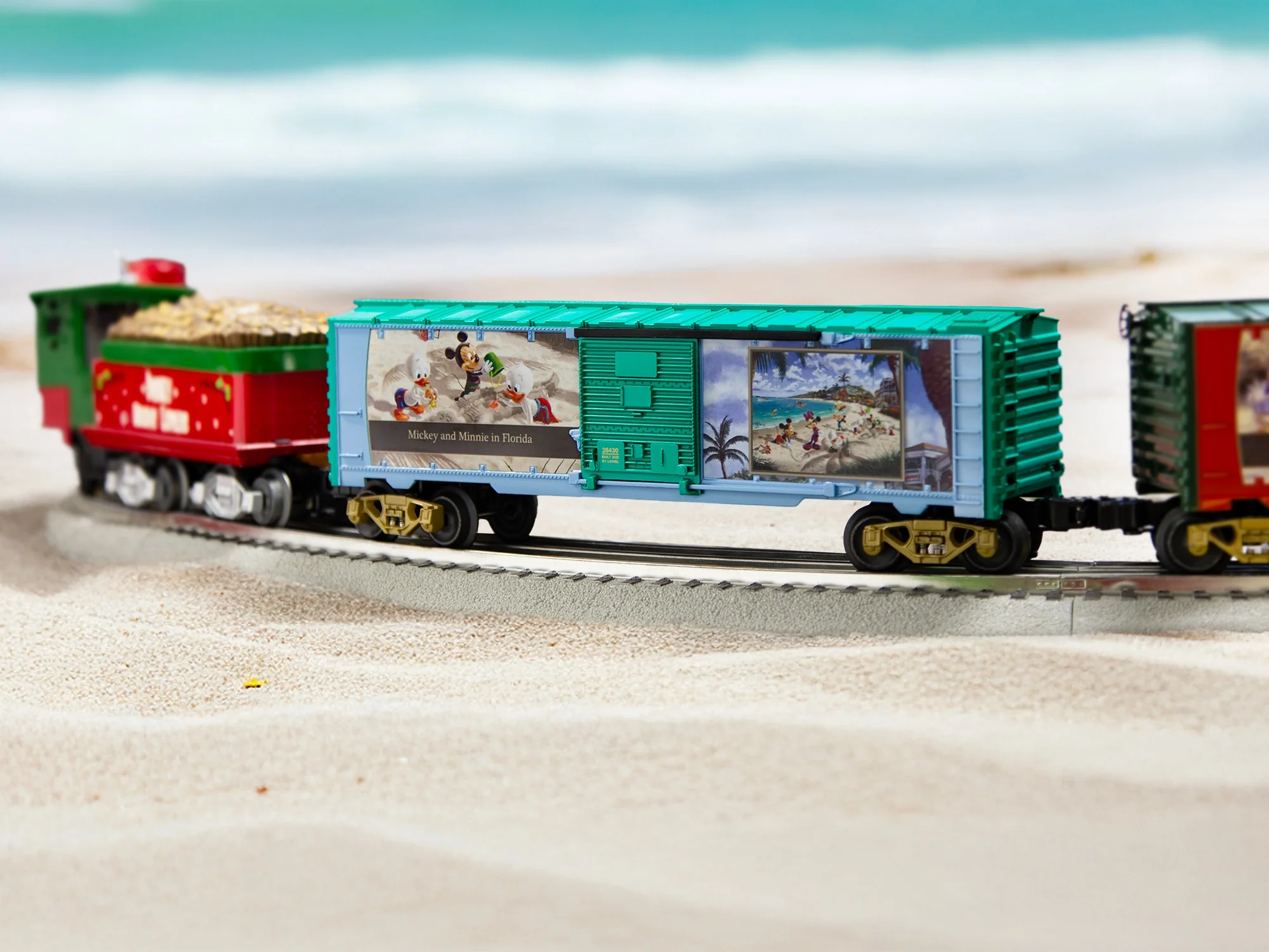 Lionel 2528430 Thomas Kinkade - Disney Mickey and Minnie In Florida Boxcar limited O SCALE NEW - Image 3