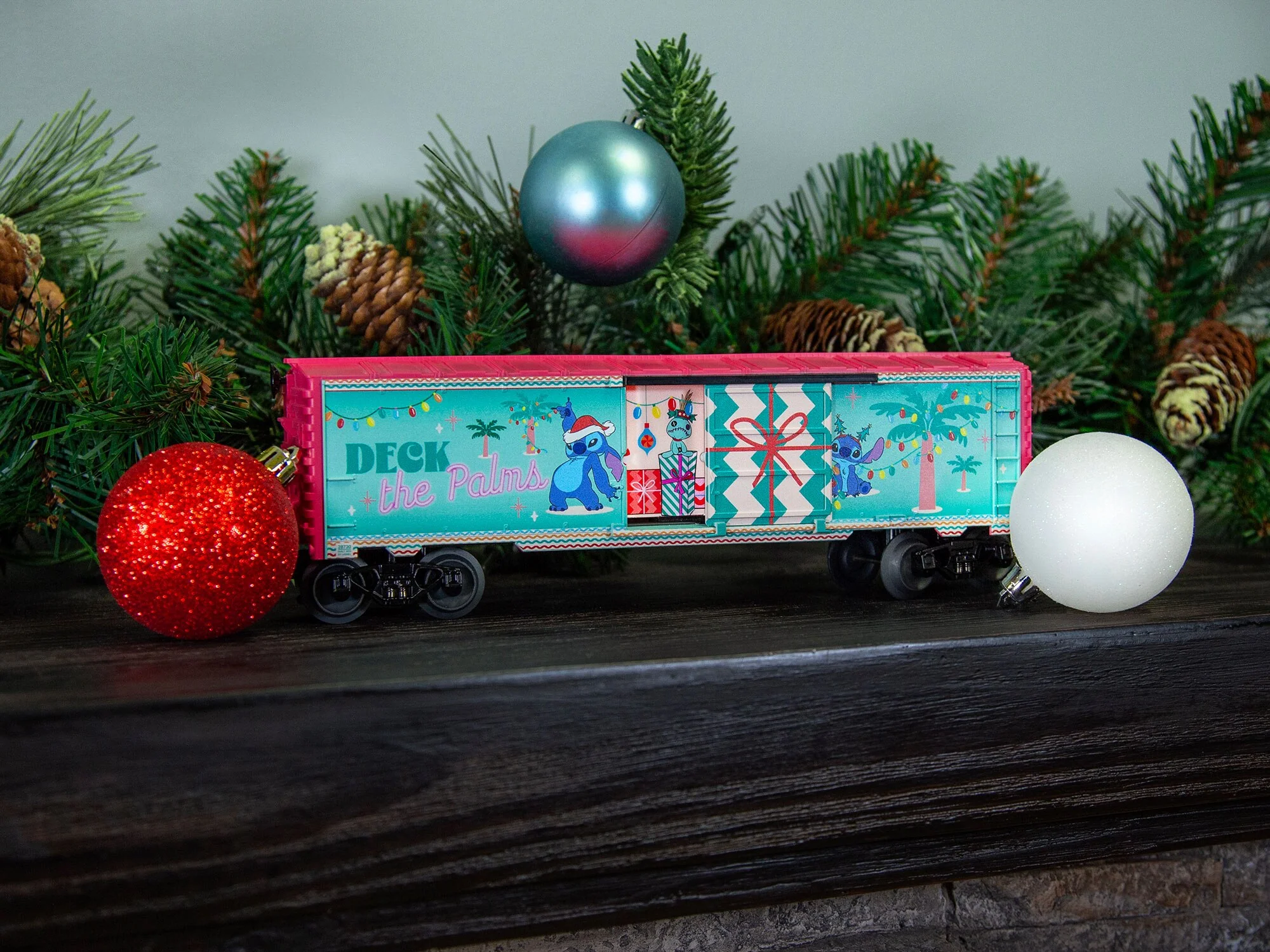Lionel 2528730 Disney's Stitch Winter Sunset Holiday Boxcar Christmas limited O SCALE NEW - Image 6