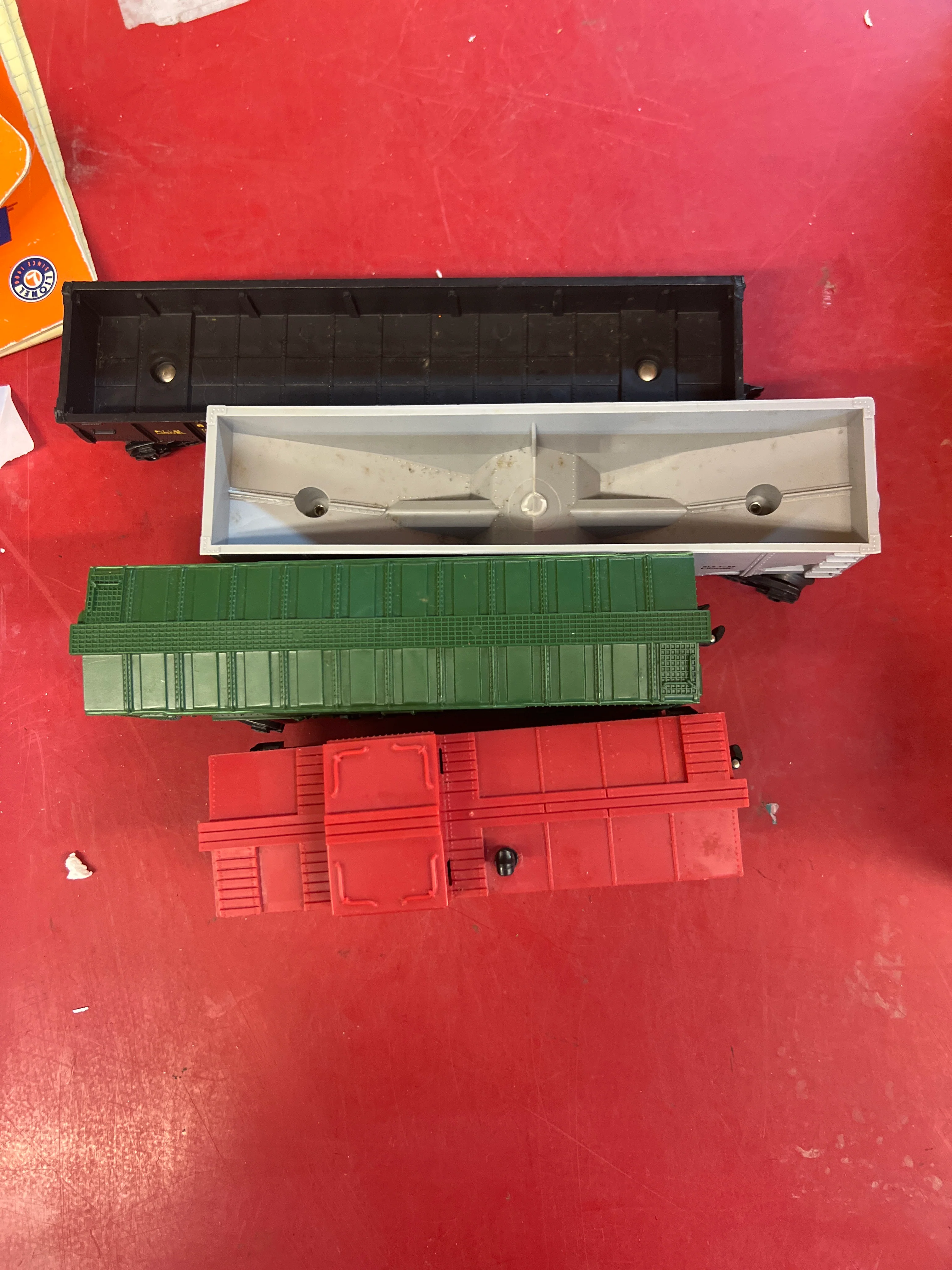 Lionel 4 Car Freight Set Great Northern & Nickel Plate  Exposed to water  AS IS NO BOX - Image 2