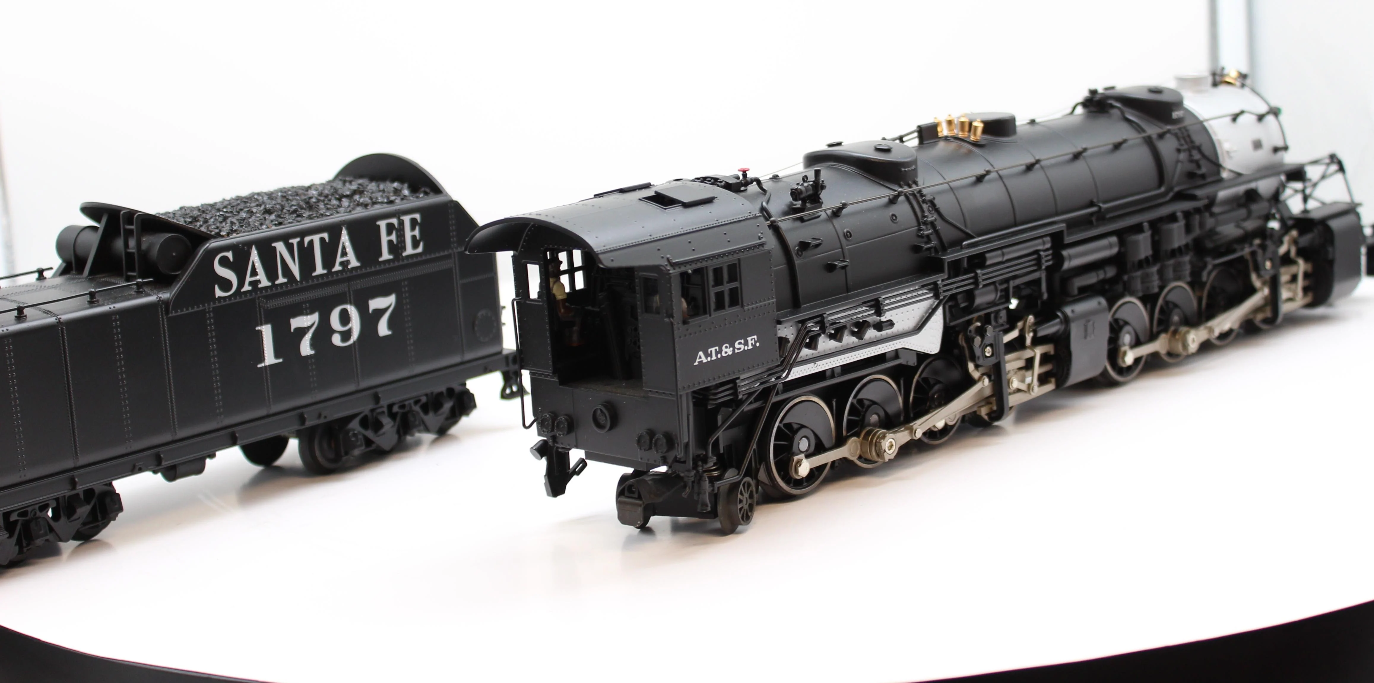 Lionel 6-11404 Santa Fe LEGACY USRA 2-8-8-2 Y-3 Steam Locomotive #1797 Like New - Image 2