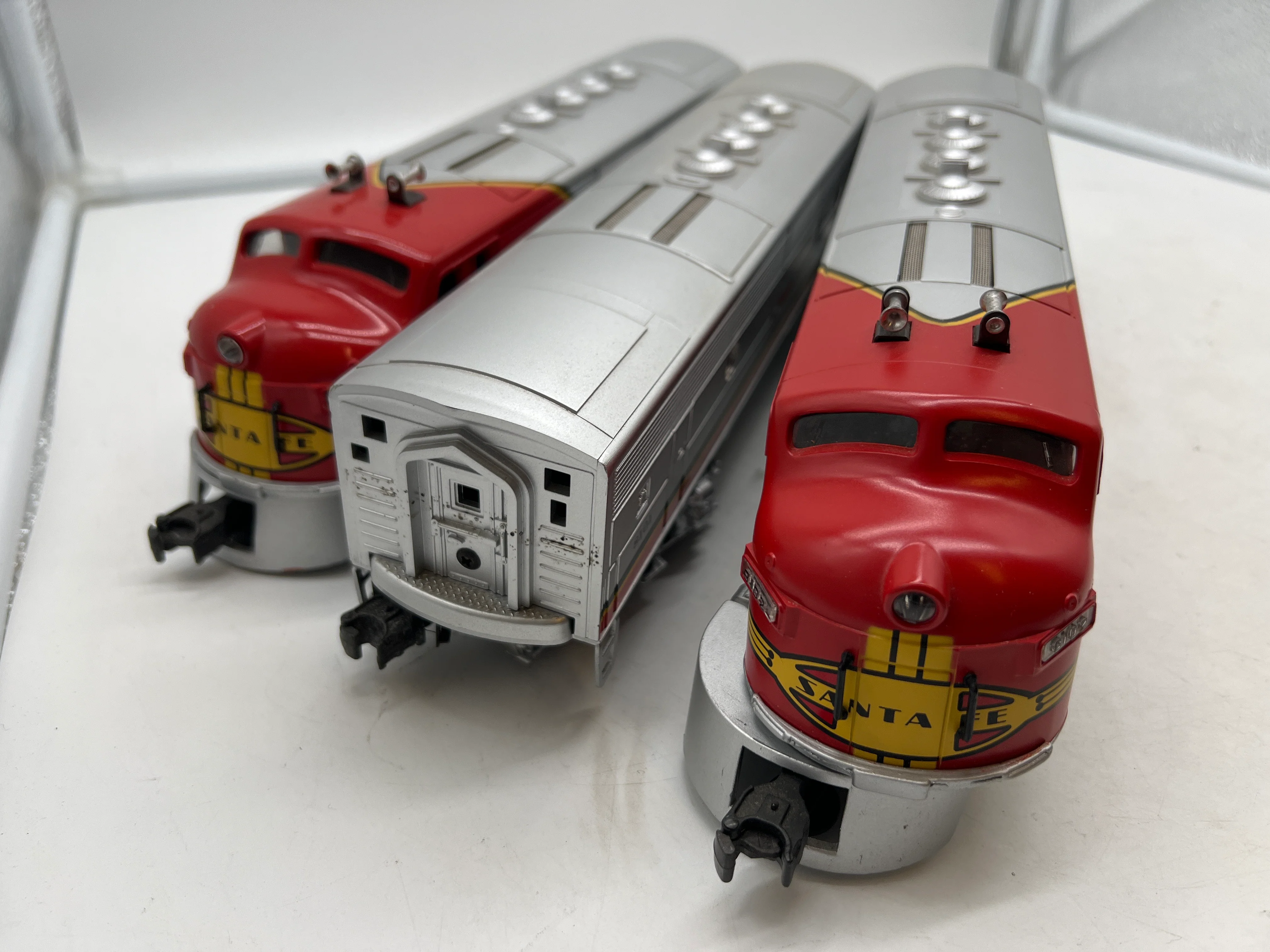 Lionel 6-11711 Santa Fe SF F3 ABA diesel engine set O scale Like New Damaged Box - Image 5
