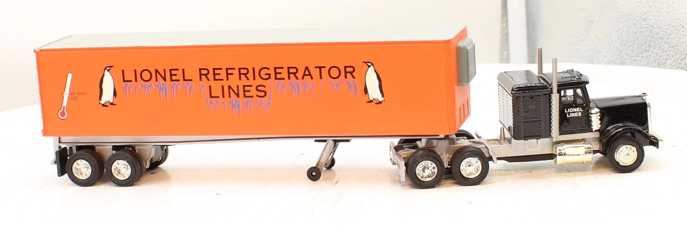 Lionel 6-12891 Refrigerator Tractor & Trailer Lionel Lines O Scale Like New Damaged Box - Image 4