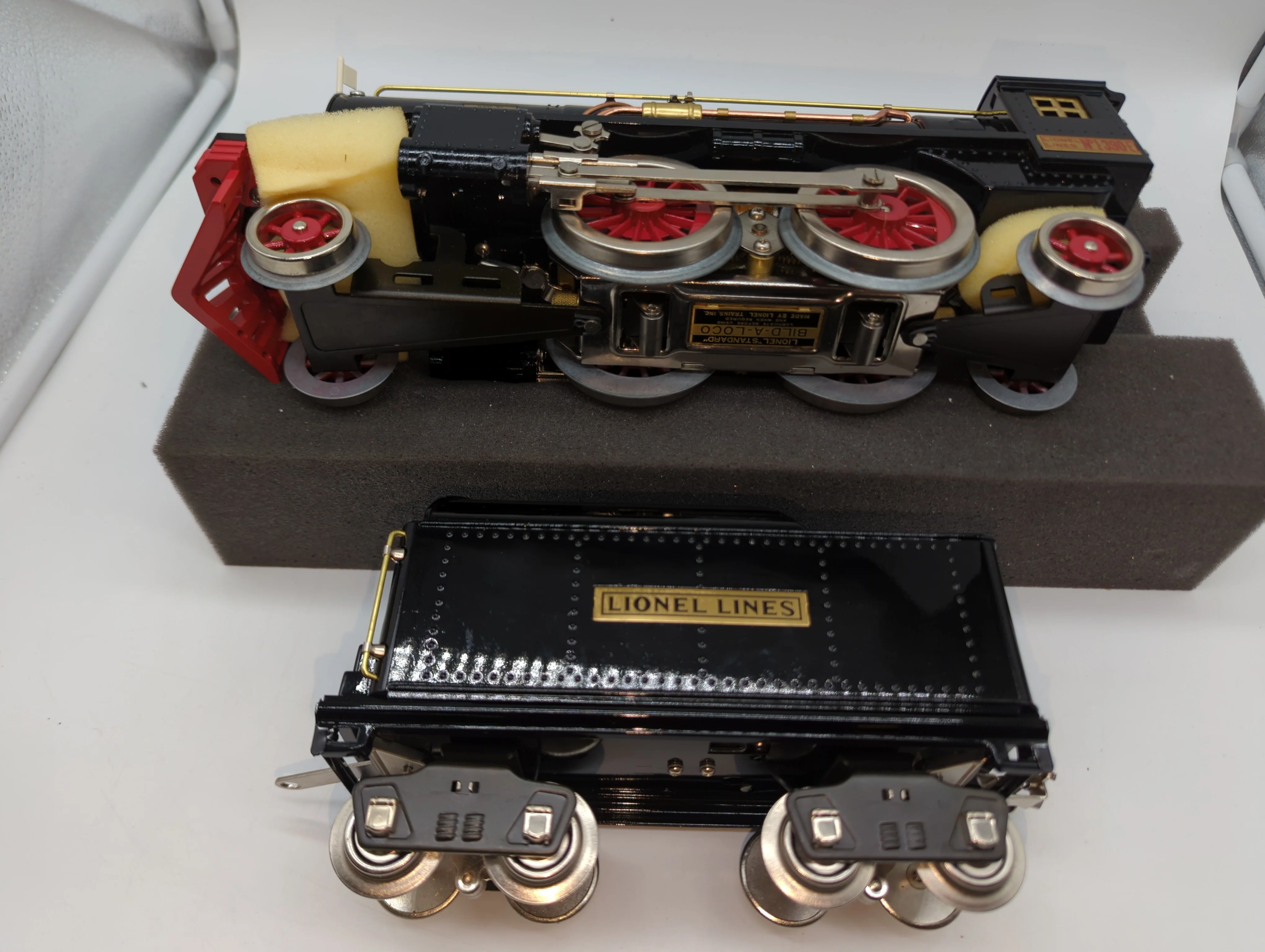 Lionel 6-13100 1-390-E locomotive and tender Std Gauge Like New Damaged Box - Image 3