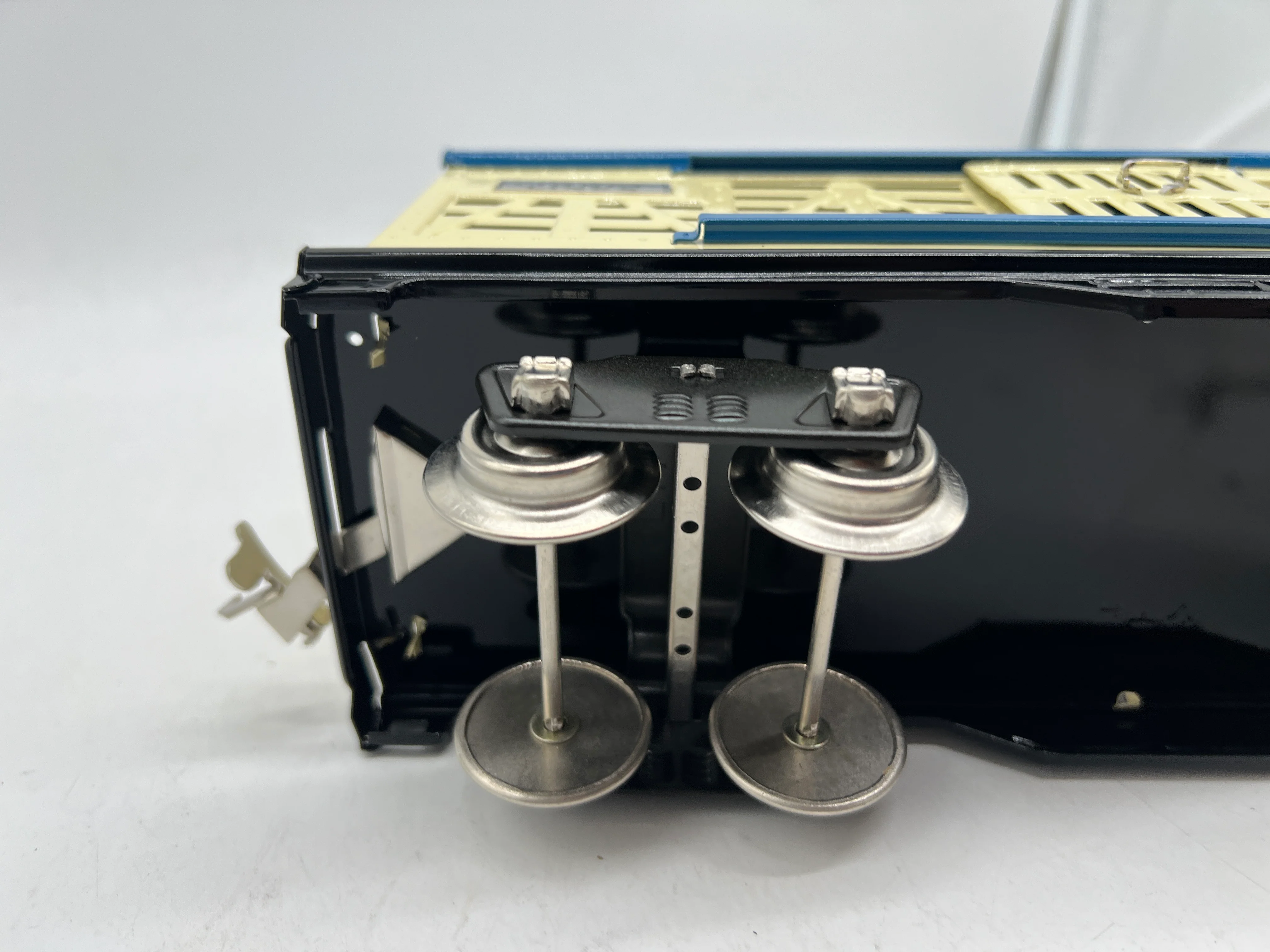 Lionel 6-13600 1513 cattle car standard gauge tinplate  Like New Damaged Box - Image 4