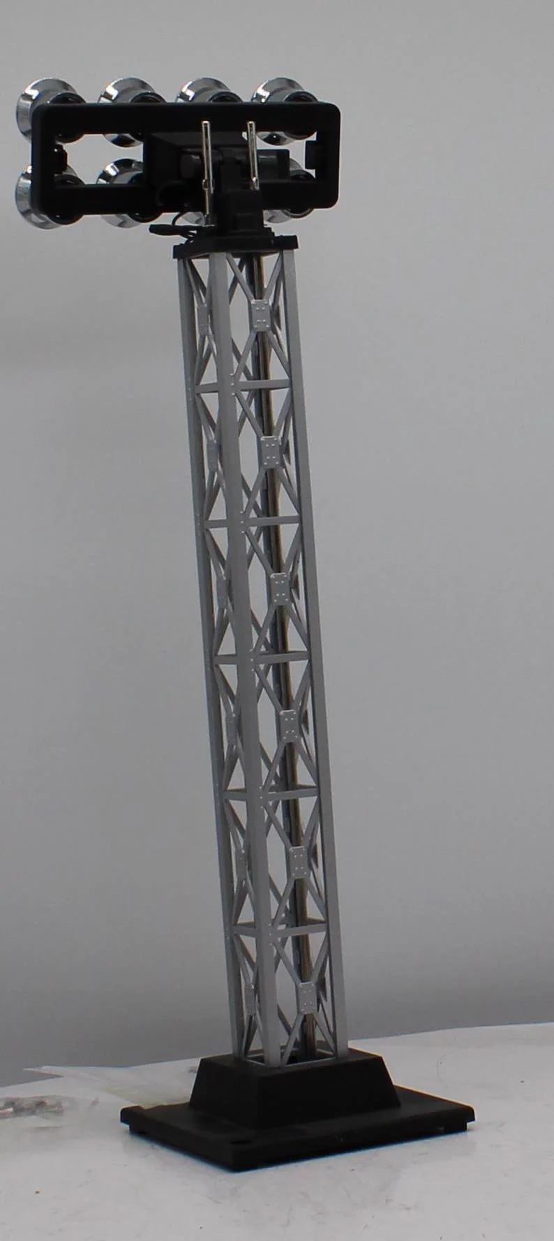 Lionel 6-14092 Floodlight Tower O SCALE Like New inc spare bulbs - Image 4