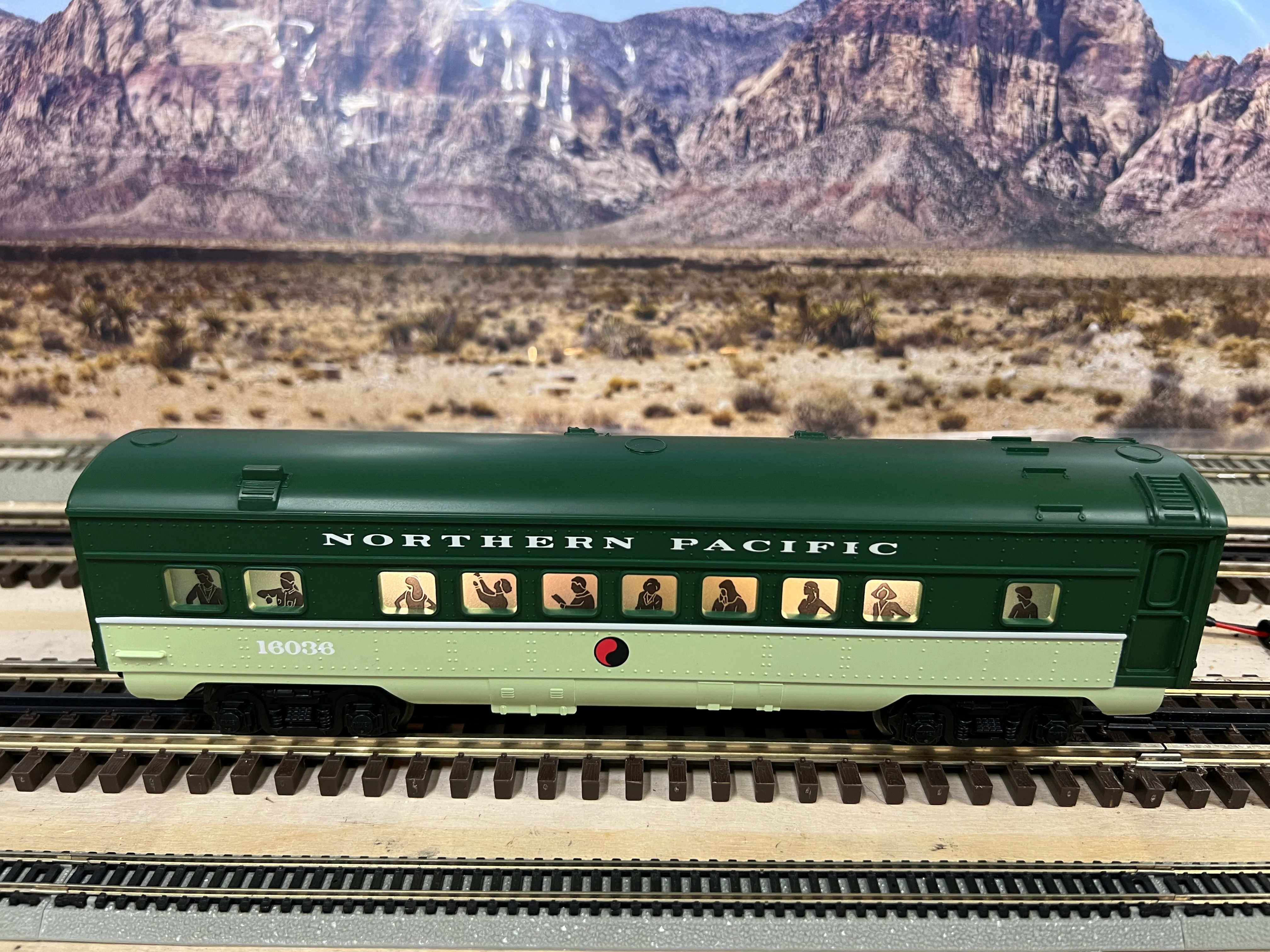 Lionel 6-16036, 6-16037, 6-16038, 6-16039  Northern Pacific Passenger Cars set of 4 O scale Used VG AS IS - Image 11