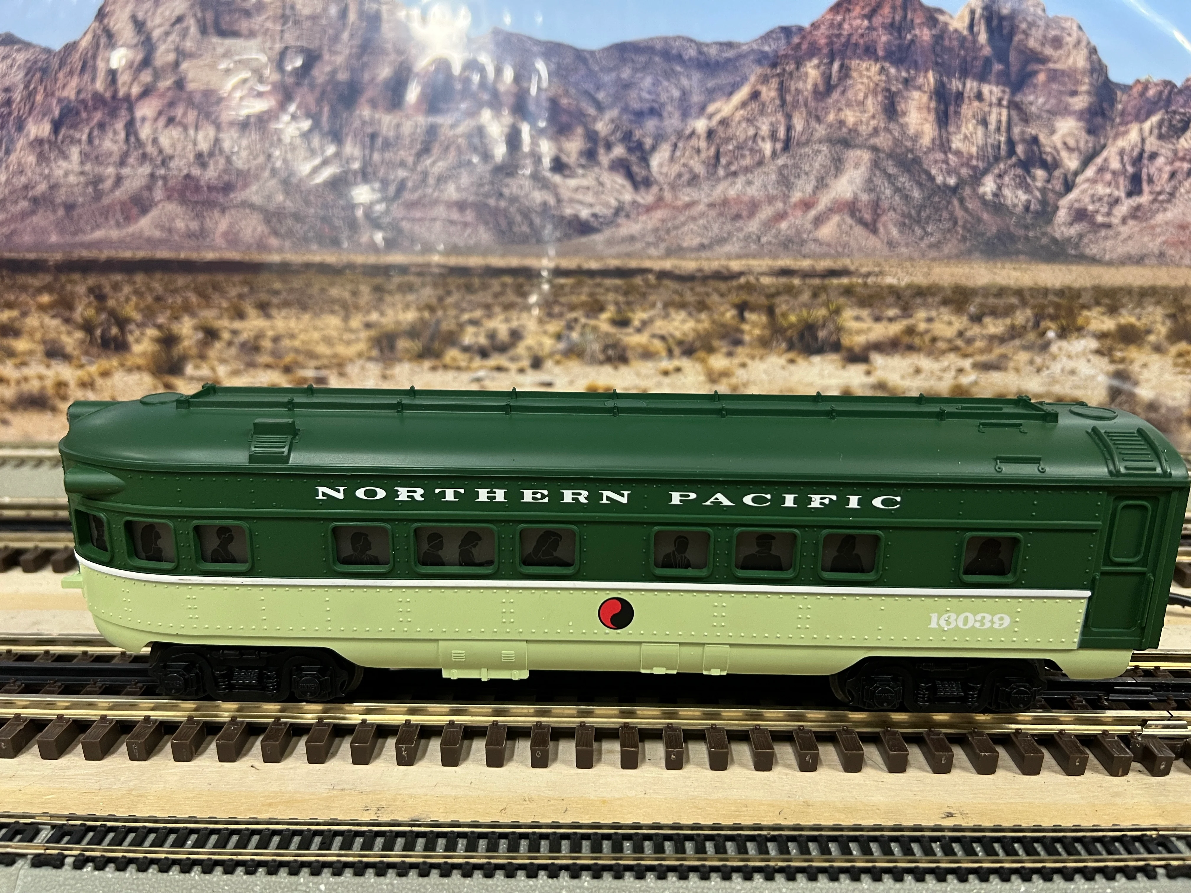 Lionel 6-16036, 6-16037, 6-16038, 6-16039  Northern Pacific Passenger Cars set of 4 O scale Used VG AS IS - Image 12