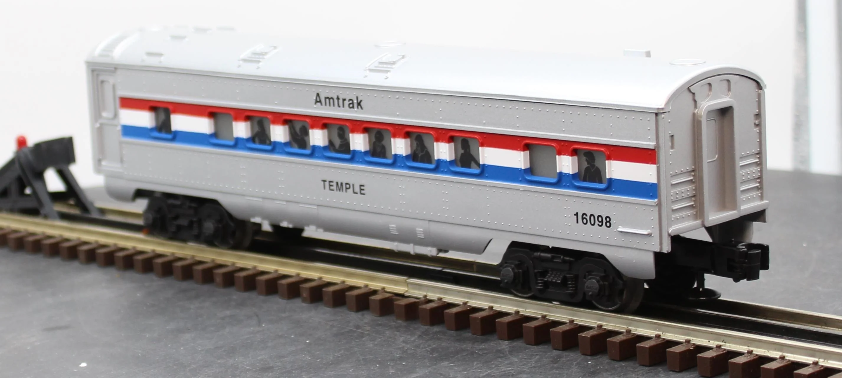 Lionel 6-16098 Amtrak Illuminated Temple Passenger Car O SCALE NEW - Image 3