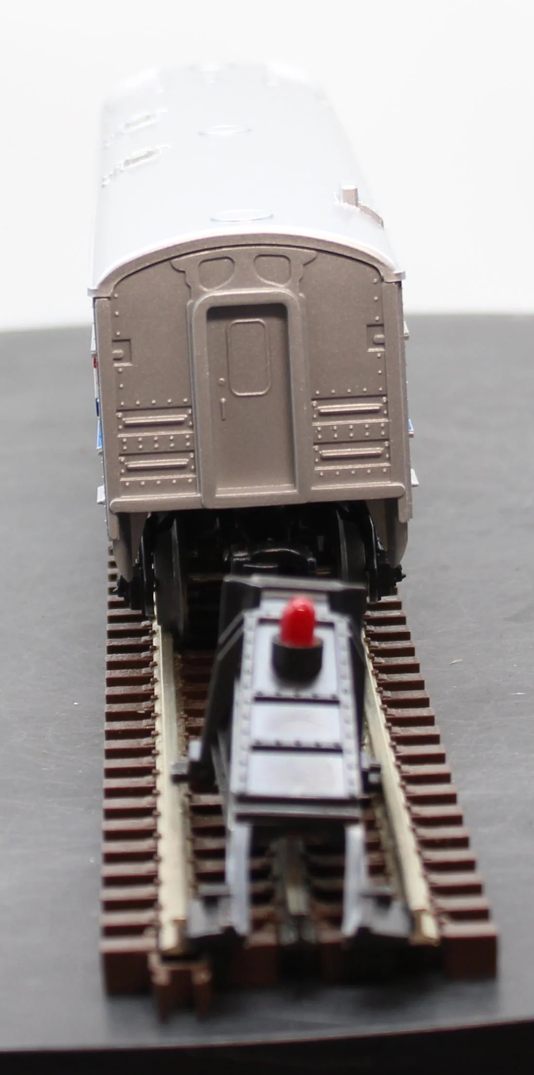 Lionel 6-16098 Amtrak Illuminated Temple Passenger Car O SCALE NEW - Image 4