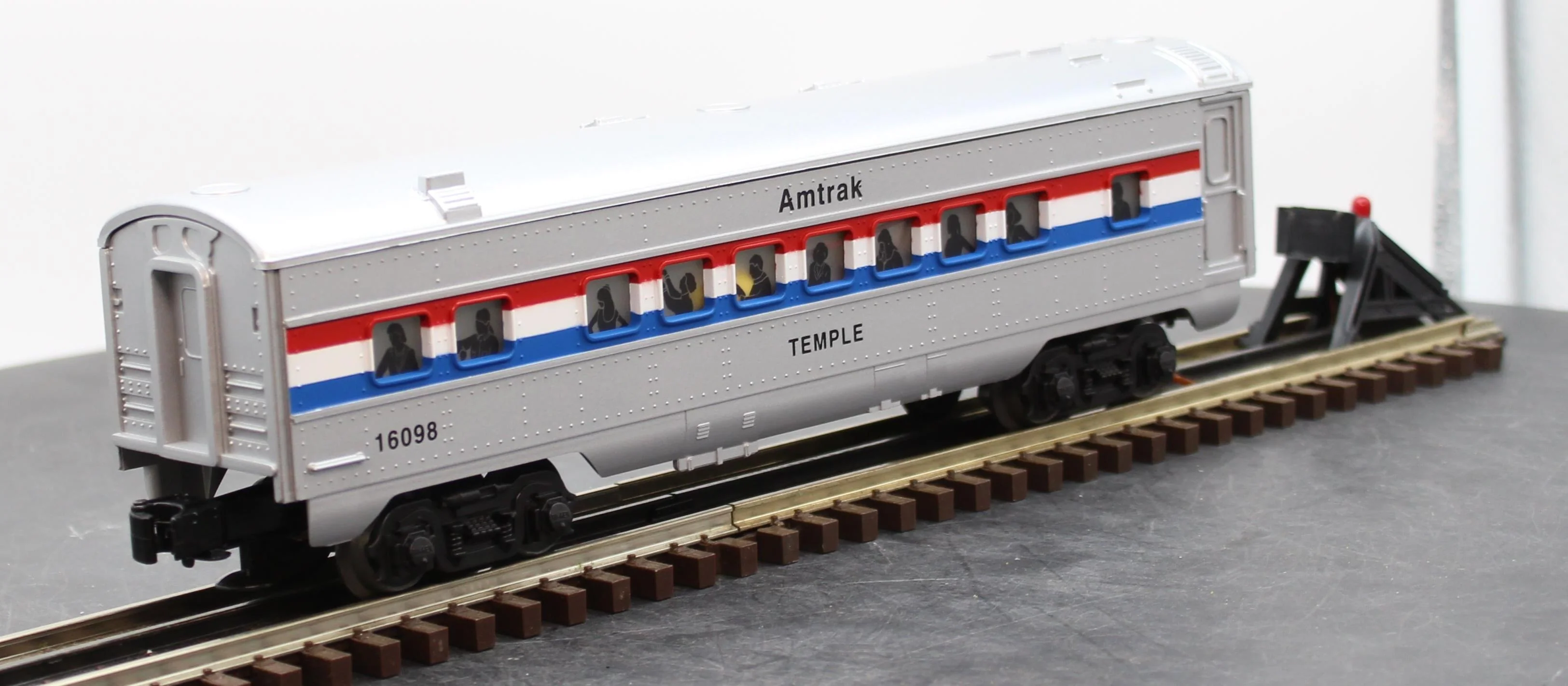 Lionel 6-16098 Amtrak Illuminated Temple Passenger Car O SCALE NEW - Image 5