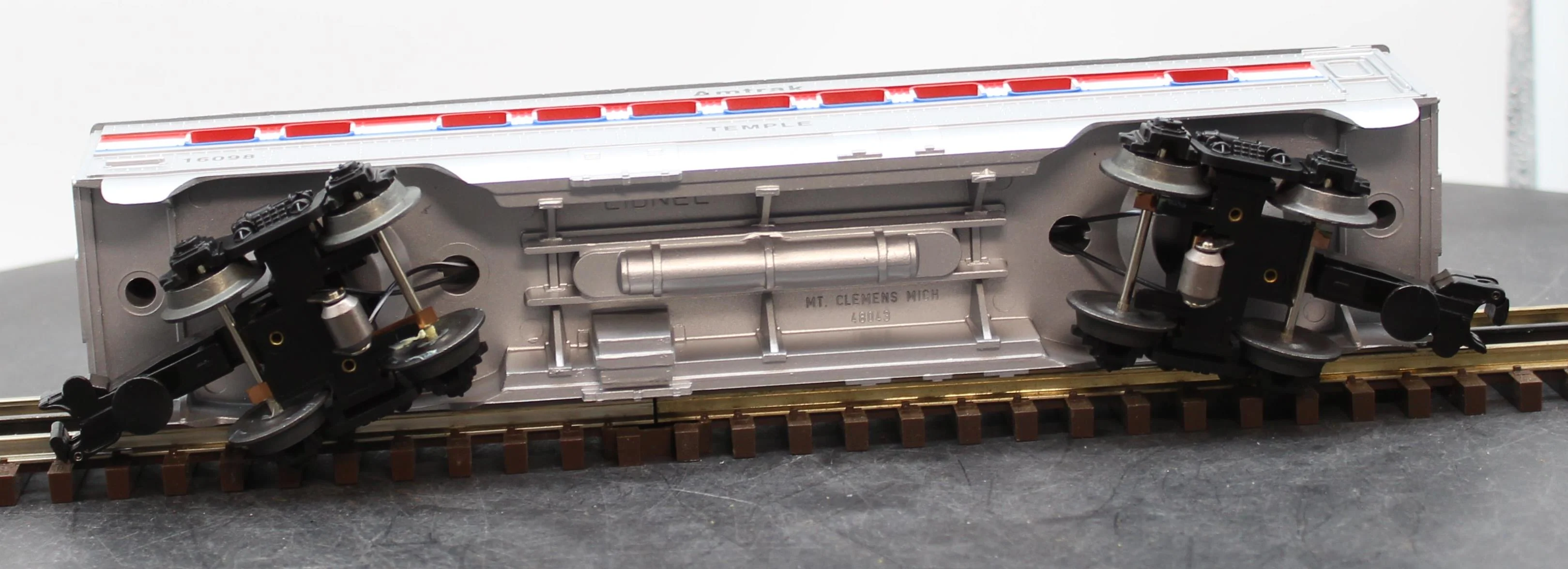 Lionel 6-16098 Amtrak Illuminated Temple Passenger Car O SCALE NEW - Image 7