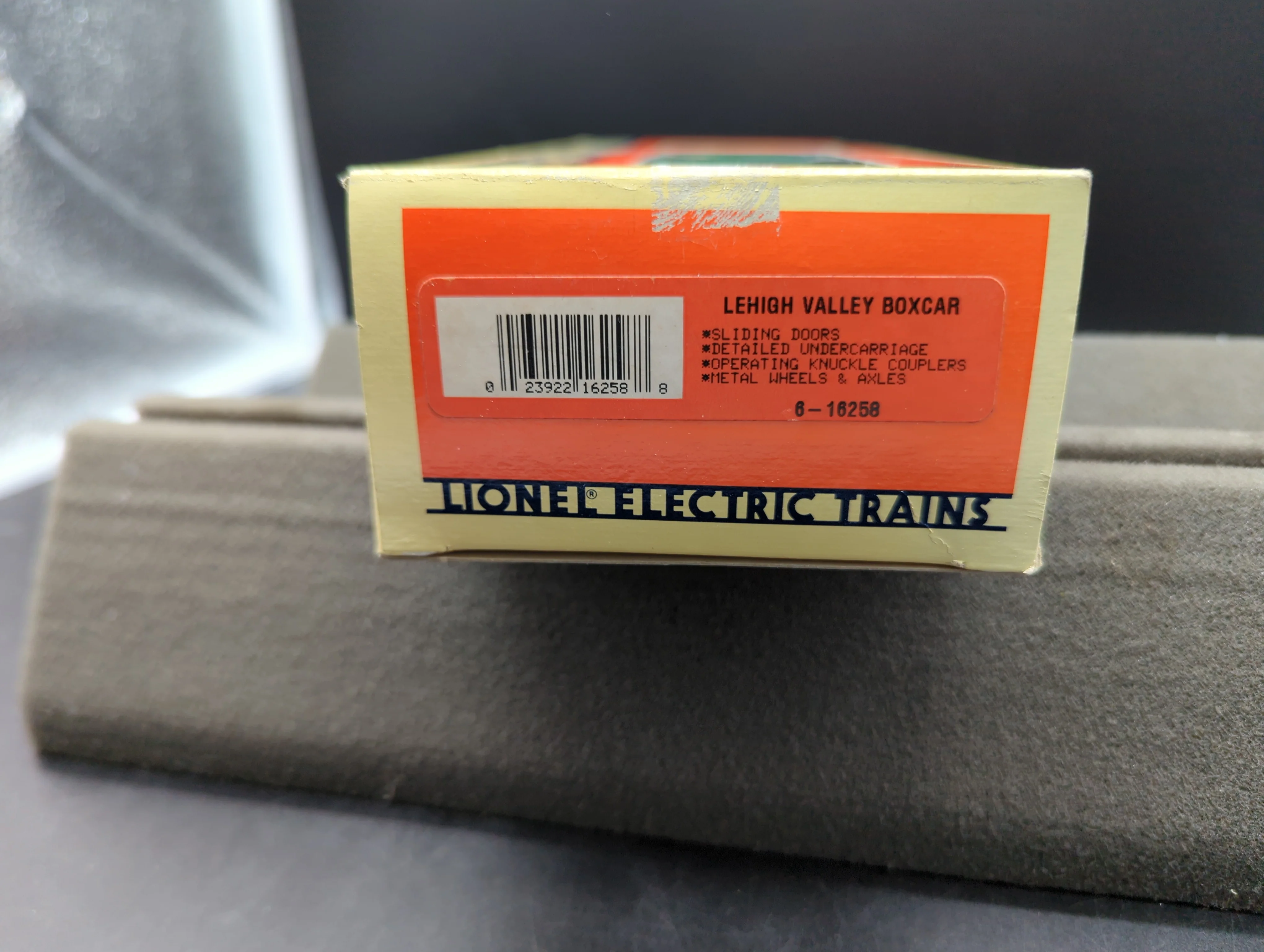 Lionel 6-16258 Lehigh Valley LV  boxcar  O SCALE Like New - Image 6