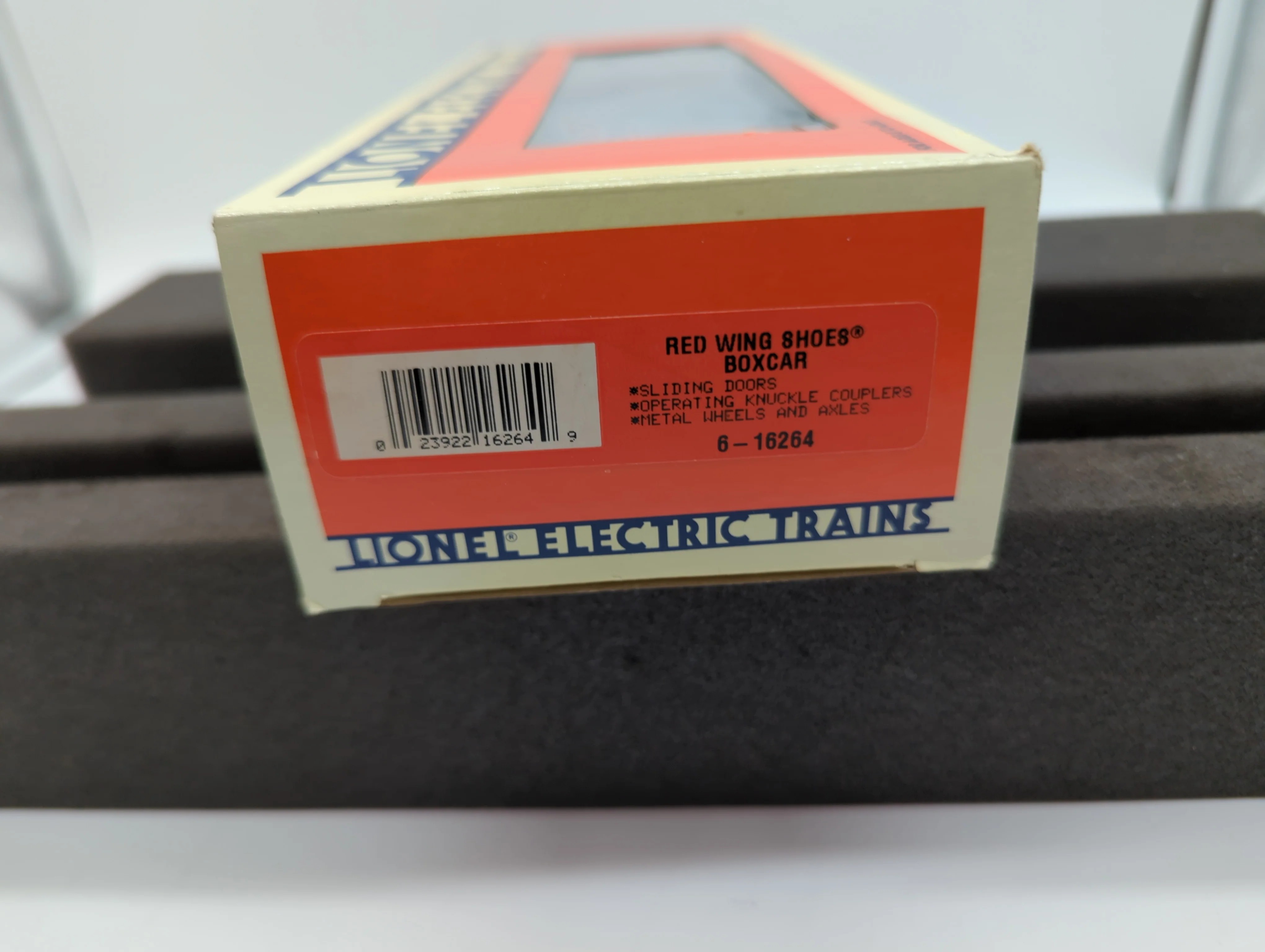 Lionel 6-16264 Red Wing Shoes boxcar Bly 95 Lionel 16264 O SCALE Like New - Image 7