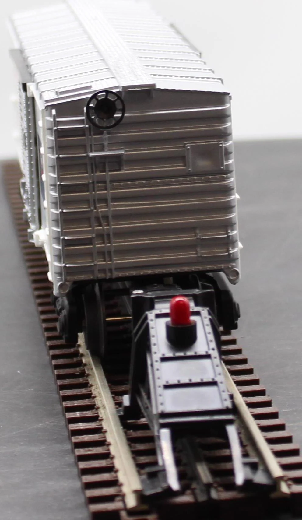 Lionel 6-16272 1997 Christmas Box Car O SCALE Used Excellent - Image 4