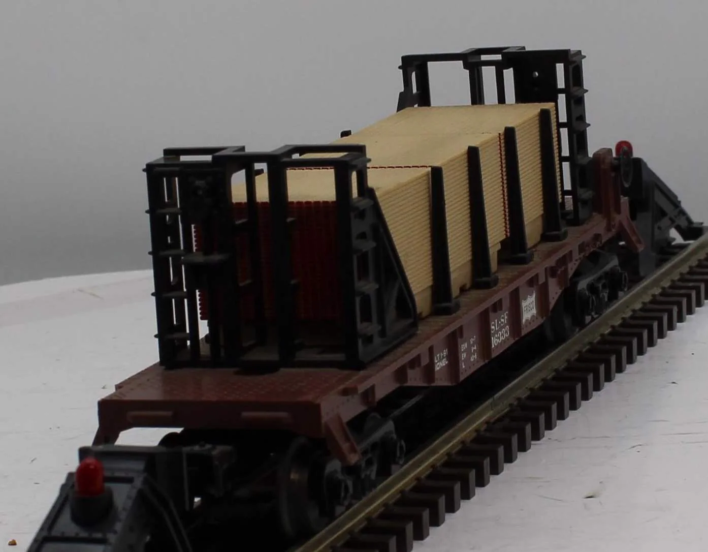 Lionel 6-16333 FRISCO Bulkhead Flatcar O Scale Used Damaged Box - Image 3