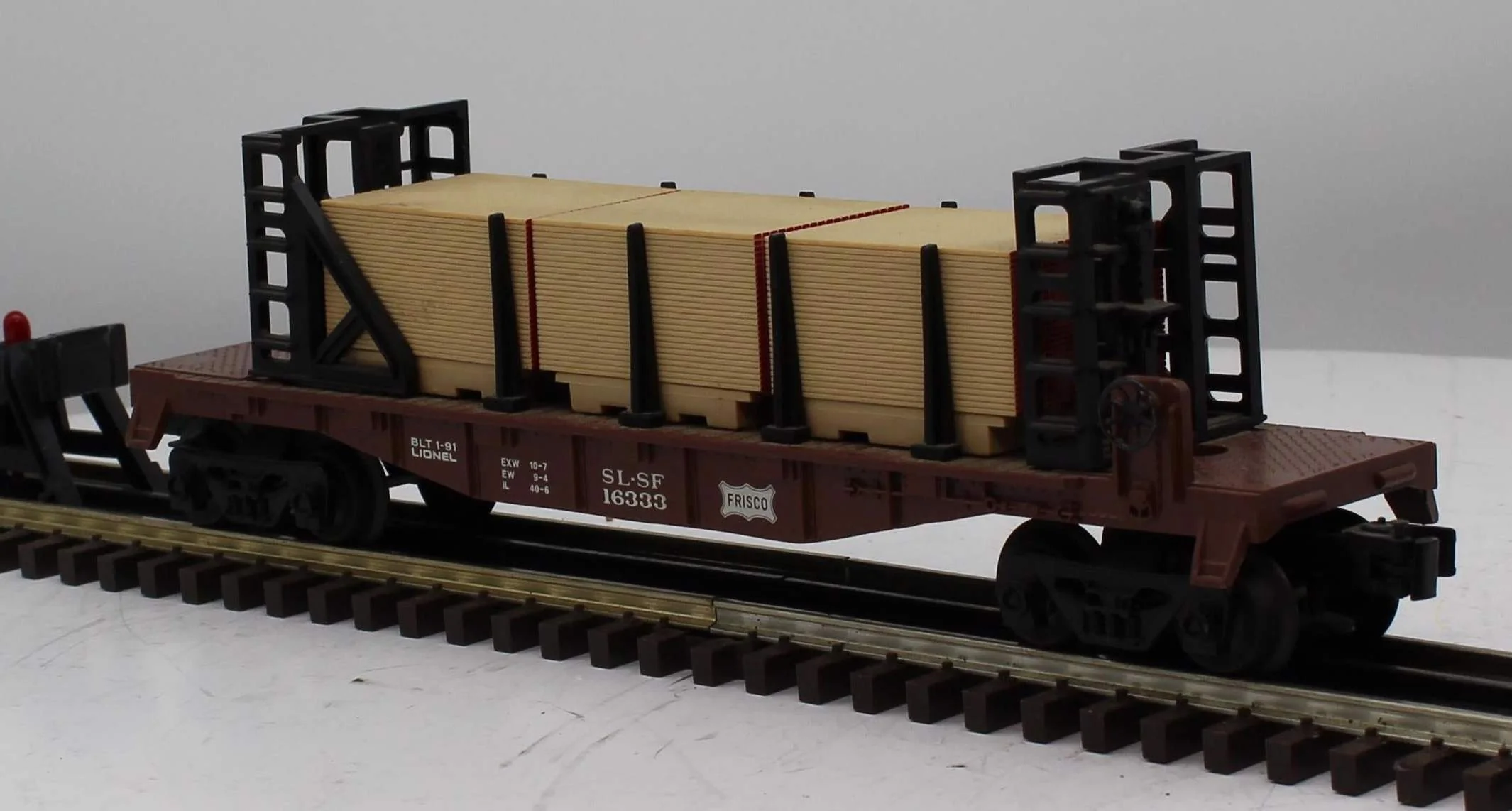Lionel 6-16333 FRISCO Bulkhead Flatcar O Scale Used Damaged Box - Image 4