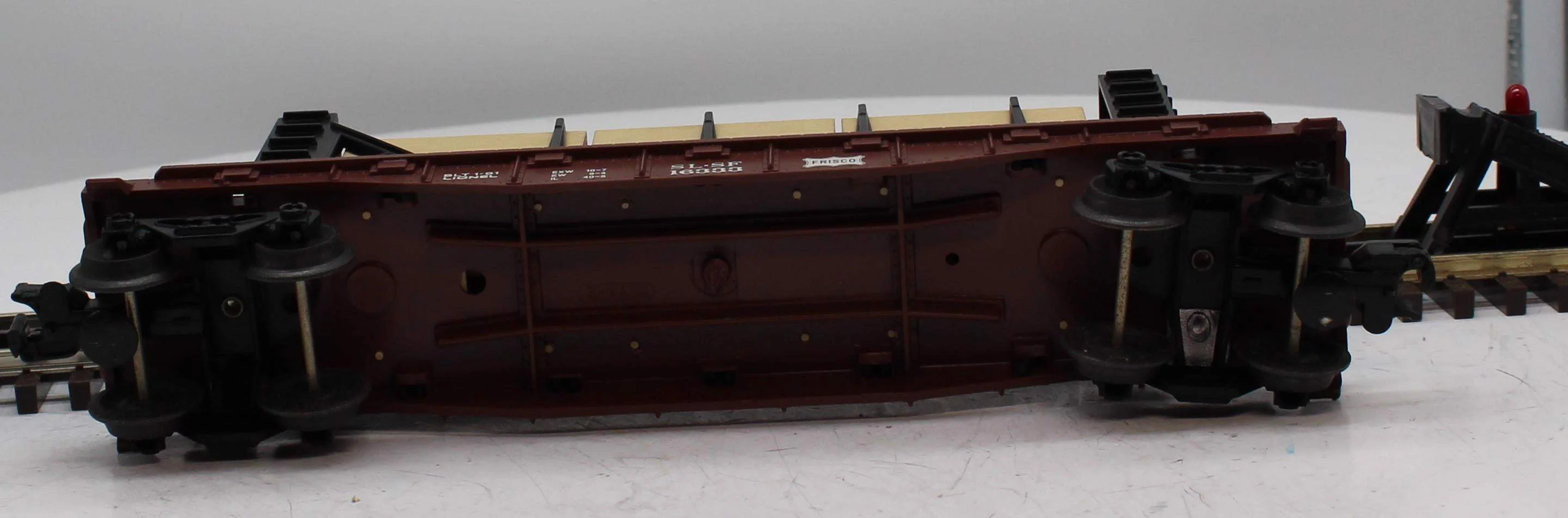 Lionel 6-16333 FRISCO Bulkhead Flatcar O Scale Used Damaged Box - Image 7