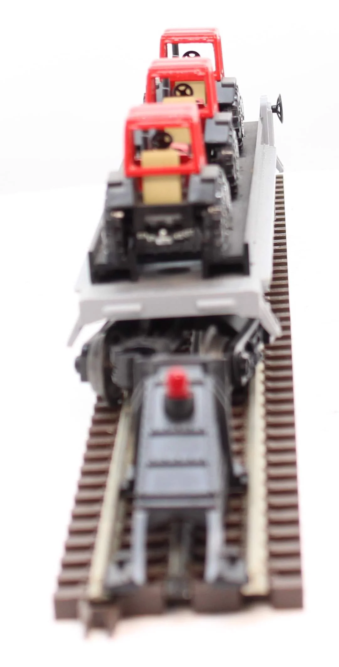Lionel 6-16907 FLATCAR WITH 3 FARM TRACTORS O SCALE Used - Image 8