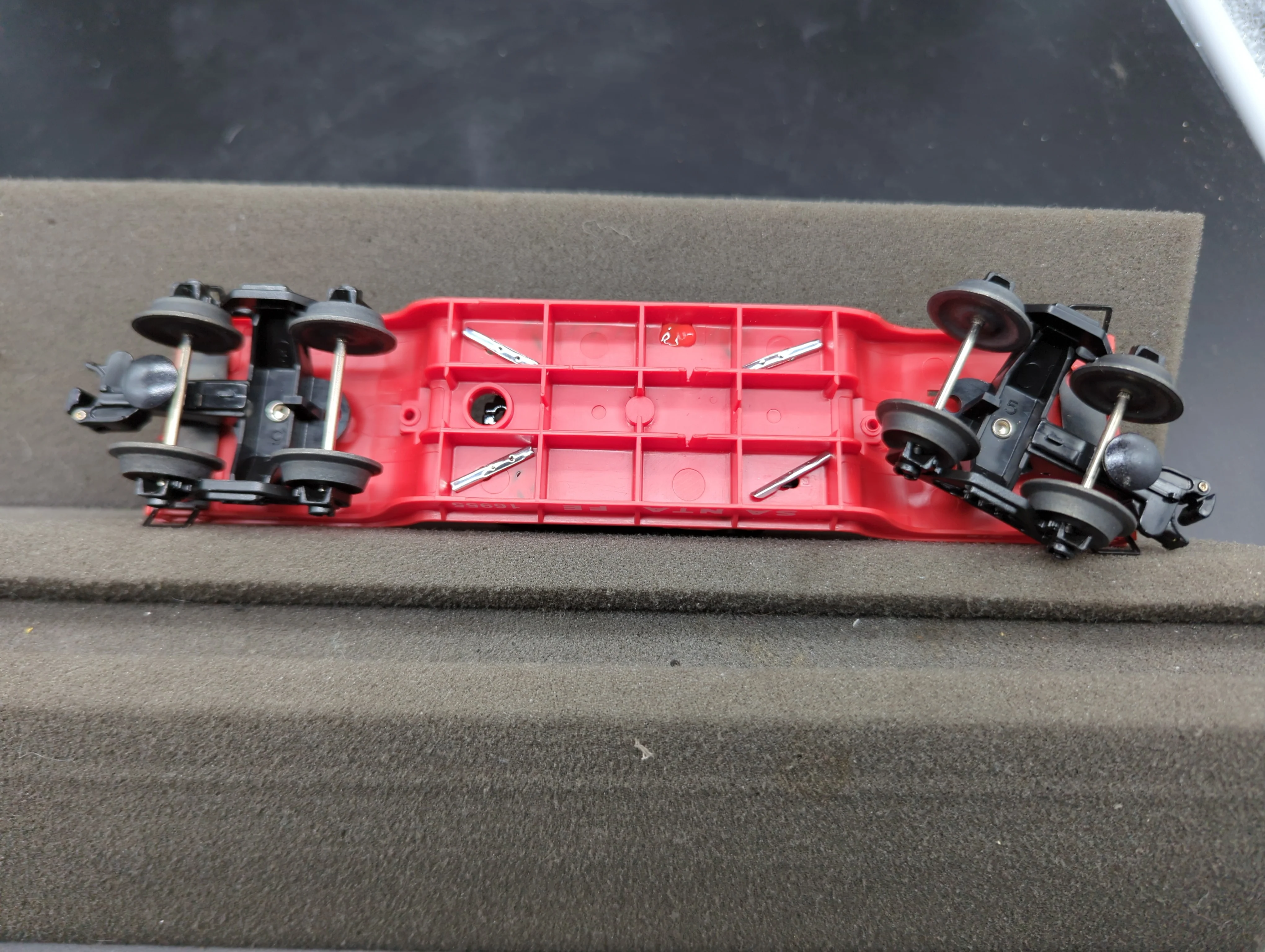 Lionel 6-16955 ATSF flatcar with Ertl Challenger O scale Like New - Image 4