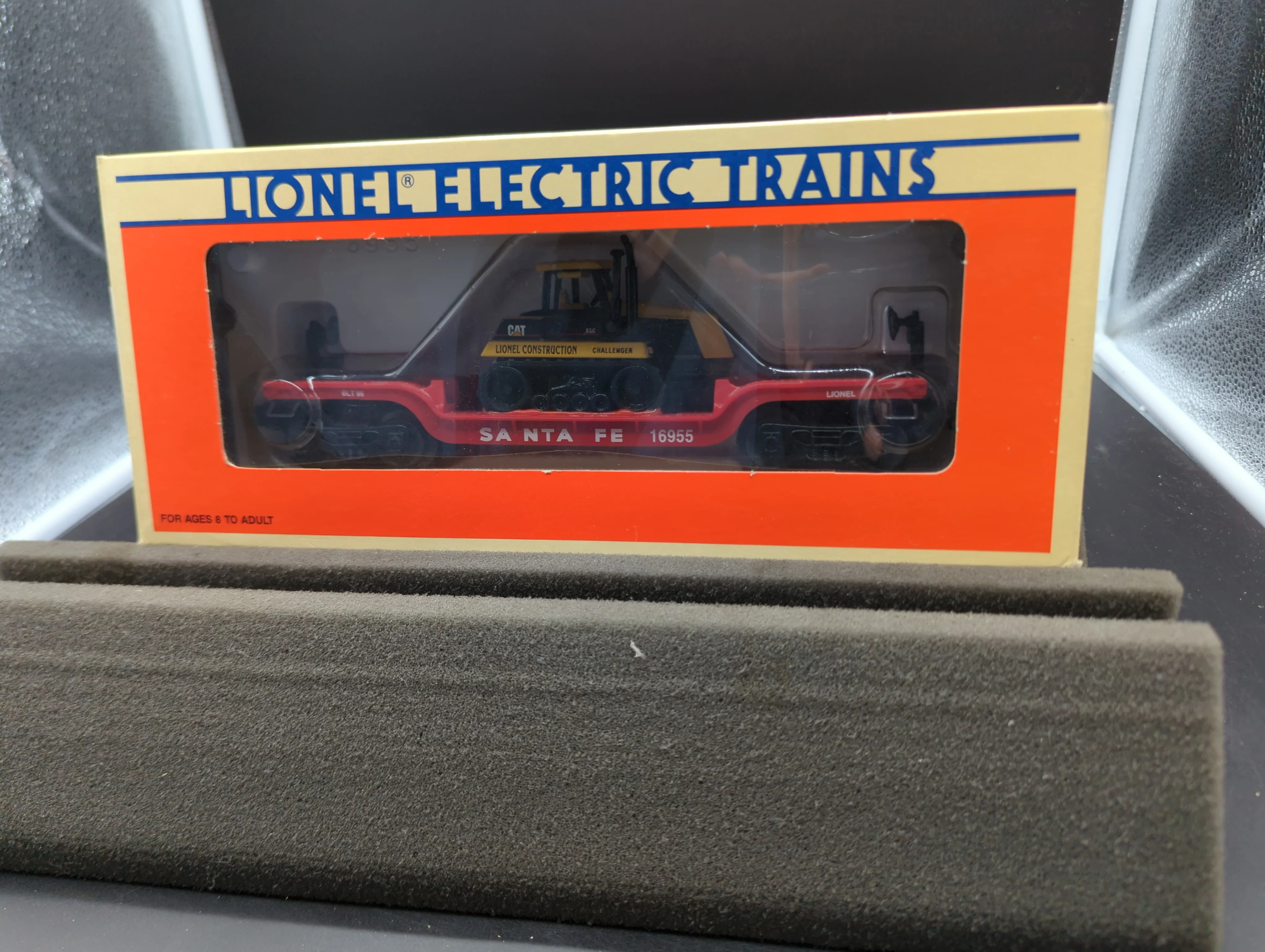 Lionel 6-16955 ATSF flatcar with Ertl Challenger O scale Like New - Image 6