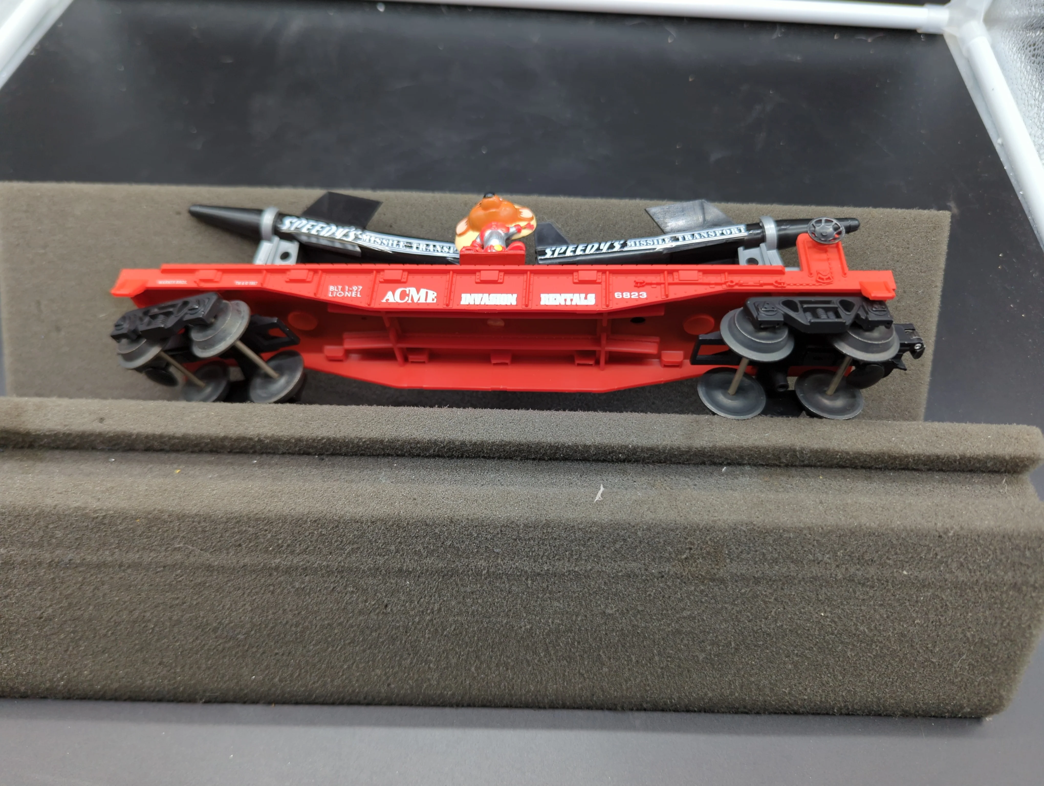 Lionel 6-16980 Speedy Gonzales missile flatcar IND 6823 O SCALE Like New - Image 4
