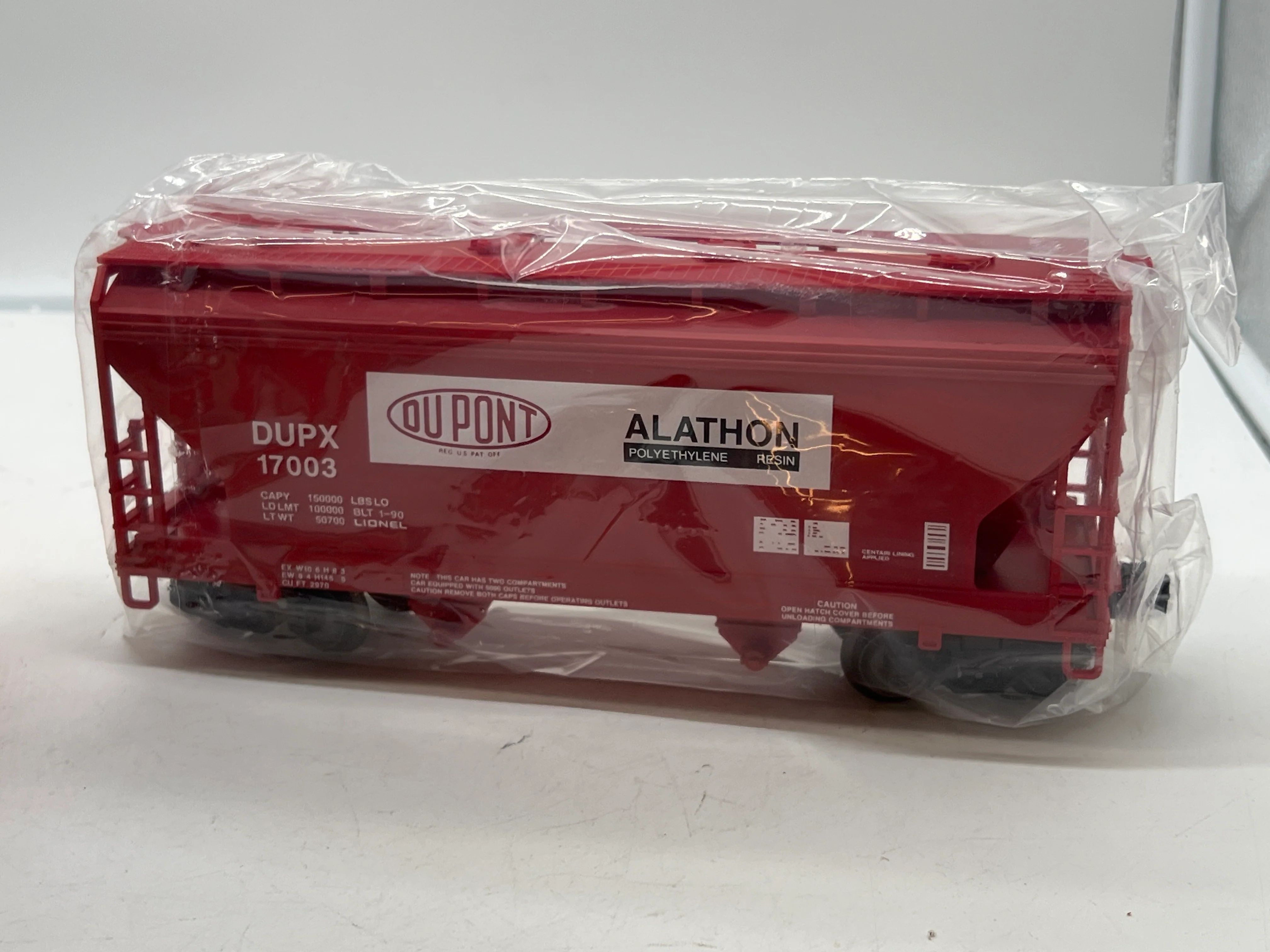 Lionel 6-17003 Dupont 2 bay ACF centerflow covered hopper car  O scale  NEW