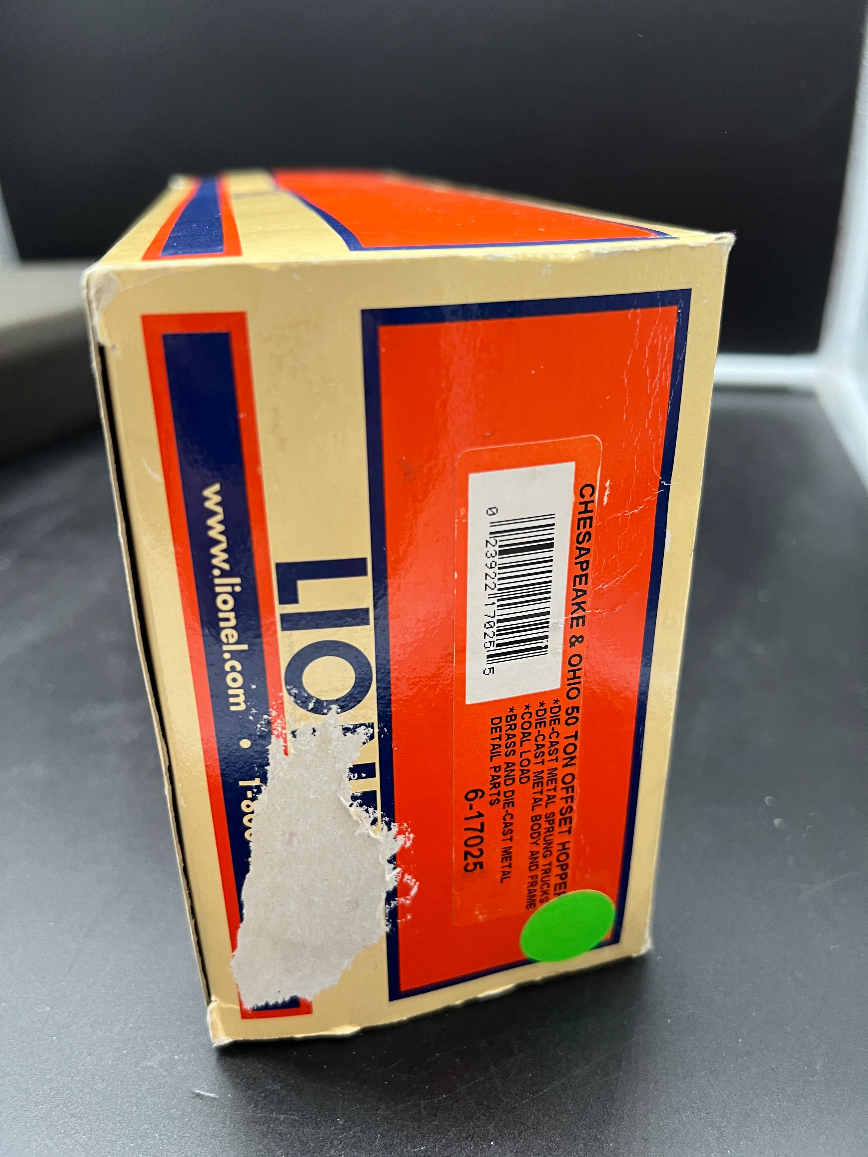 Lionel 6-17025 CHESAPEAKE & OHIO OFFSET HOPPER #300027 O SCALE Like New Damaged Box - Image 7
