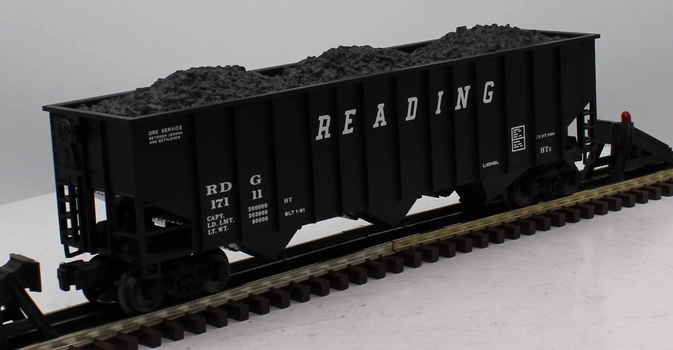 Lionel 6-17111 Reading 3Bay Hopper with Coal Load O SCALE Used - Image 2
