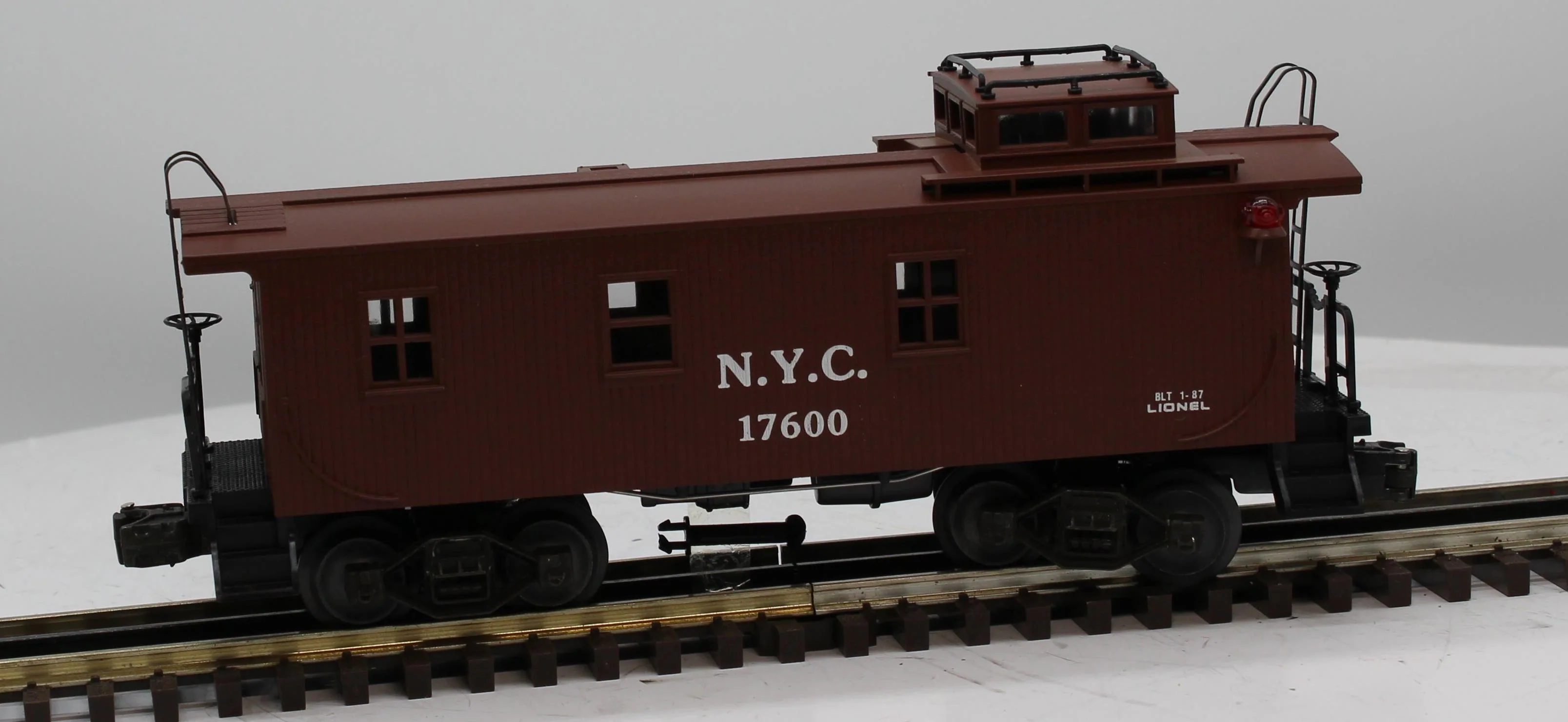 Lionel 6-17600 NEW YORK CENTRAL Woodside Illuminated Caboose Mainline O Scale Like New