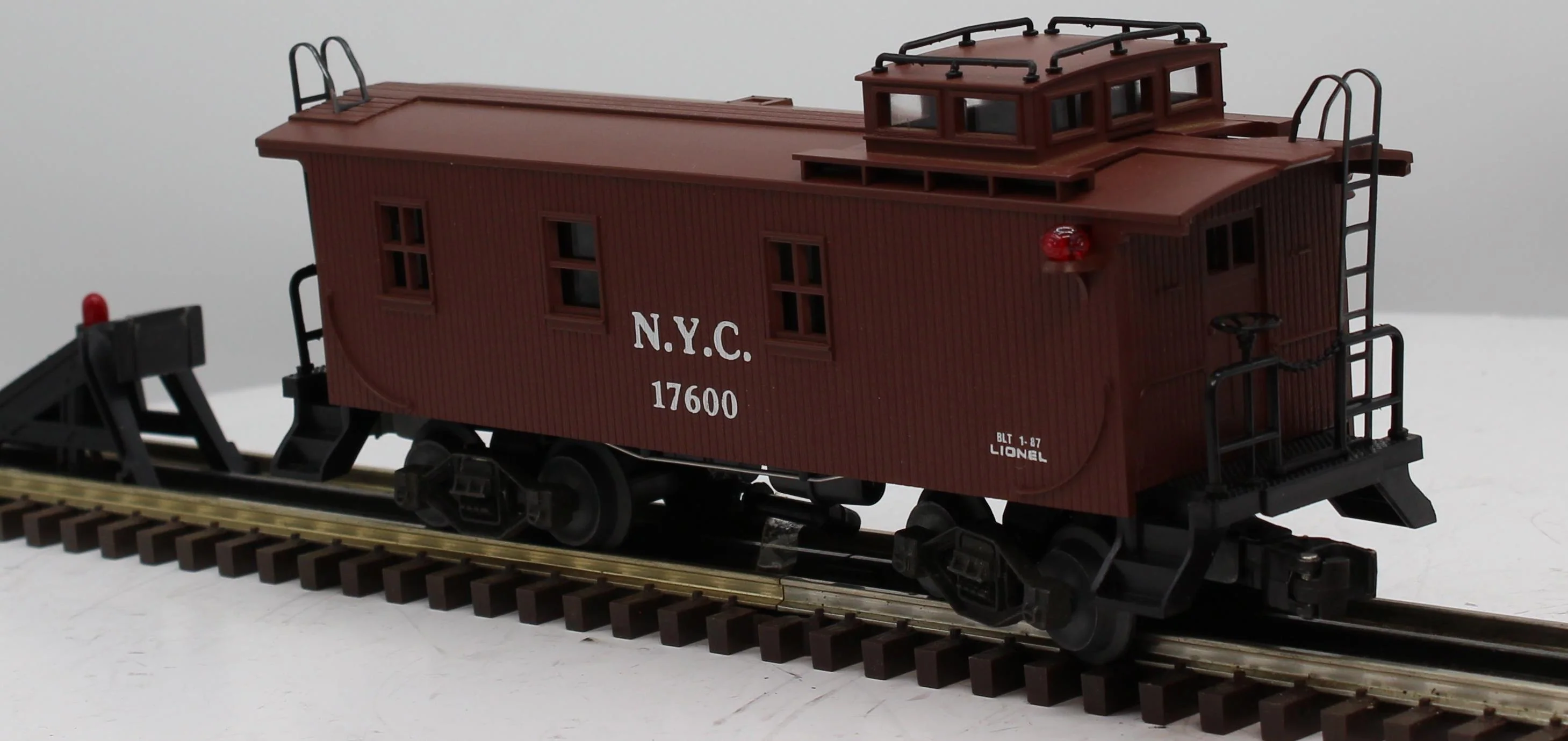 Lionel 6-17600 NEW YORK CENTRAL Woodside Illuminated Caboose Mainline O Scale Like New - Image 3