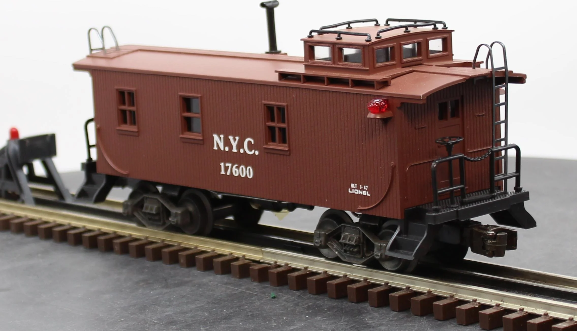 Lionel 6-17600 NYC Wood-Sided Caboose O Scale Like New - Image 3