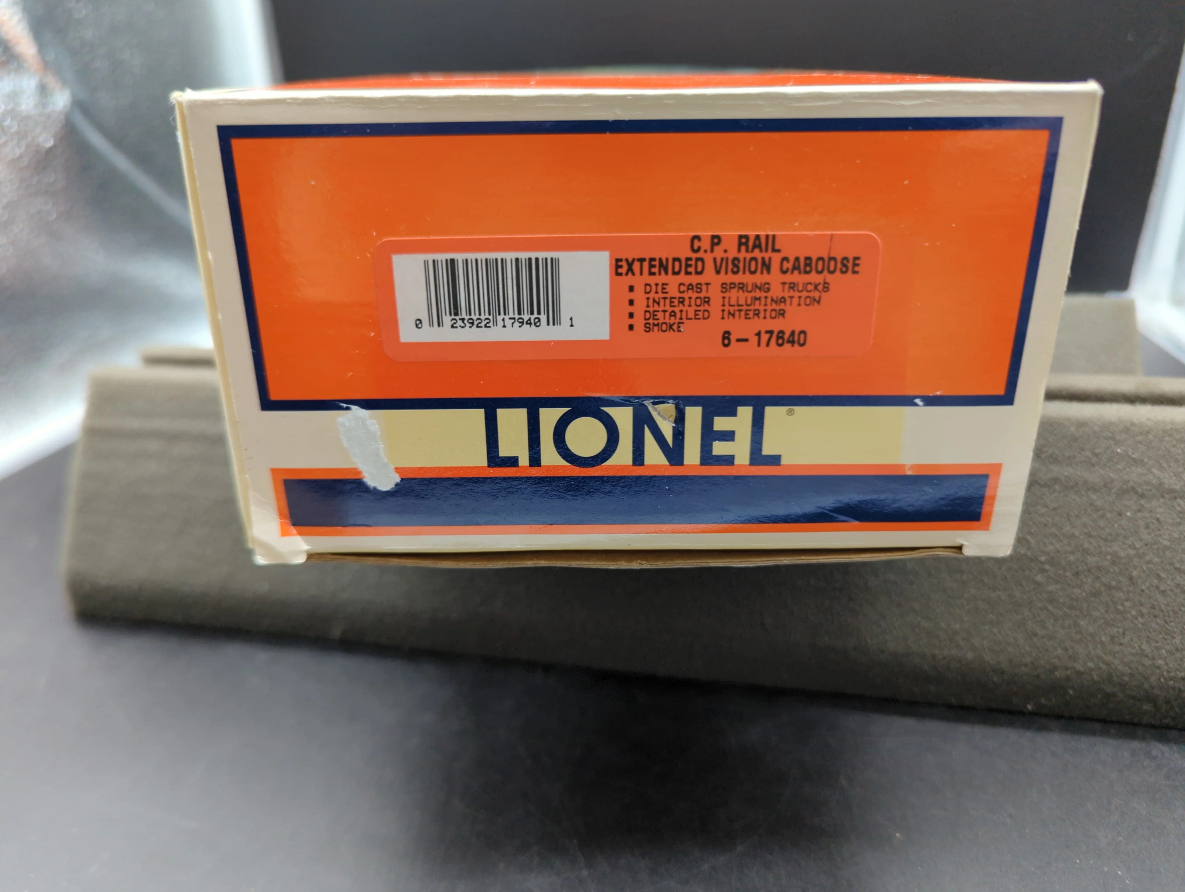 Lionel 6-17640 CP RAIL EXTENDED VISION CABOOSE O SCALE Like New - Image 9