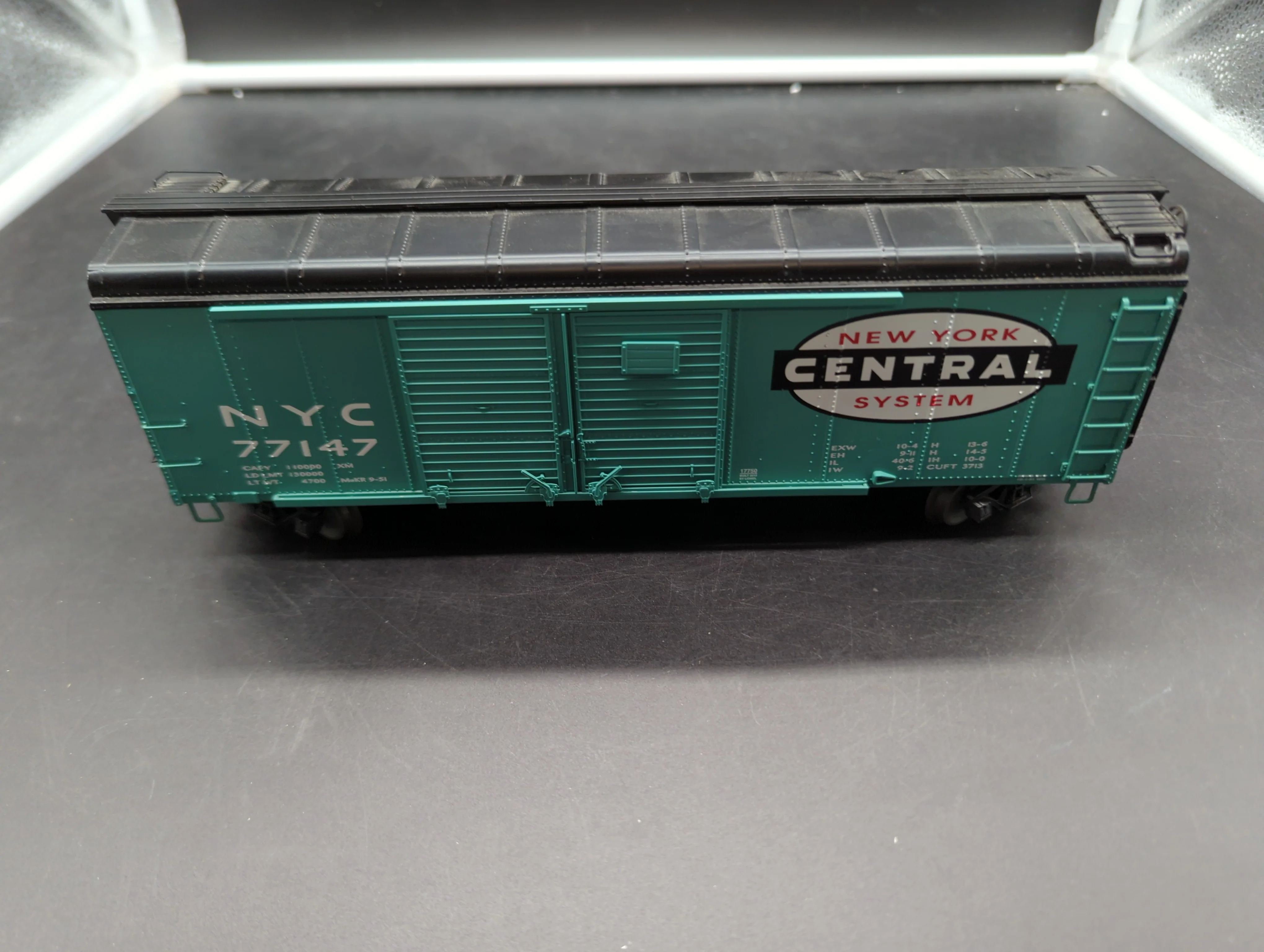 Lionel 6-17750 NEW YORK CENTRAL NYC 77147 SCALE ROUND-ROOF BOXCAR O SCALE Like New Damaged Box - Image 2