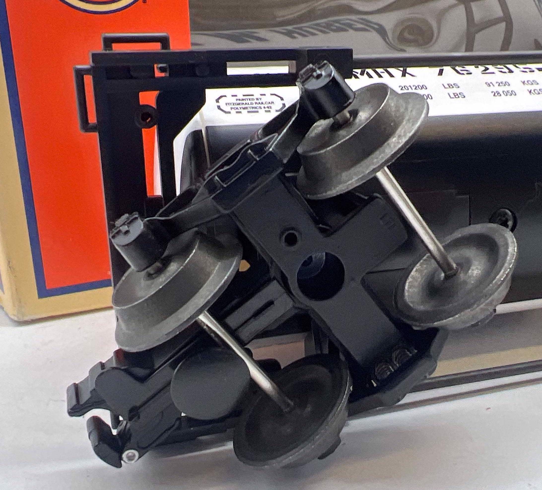 Lionel 6-17913 J.M. Huber Tank Car O SCALE Like New - Image 2