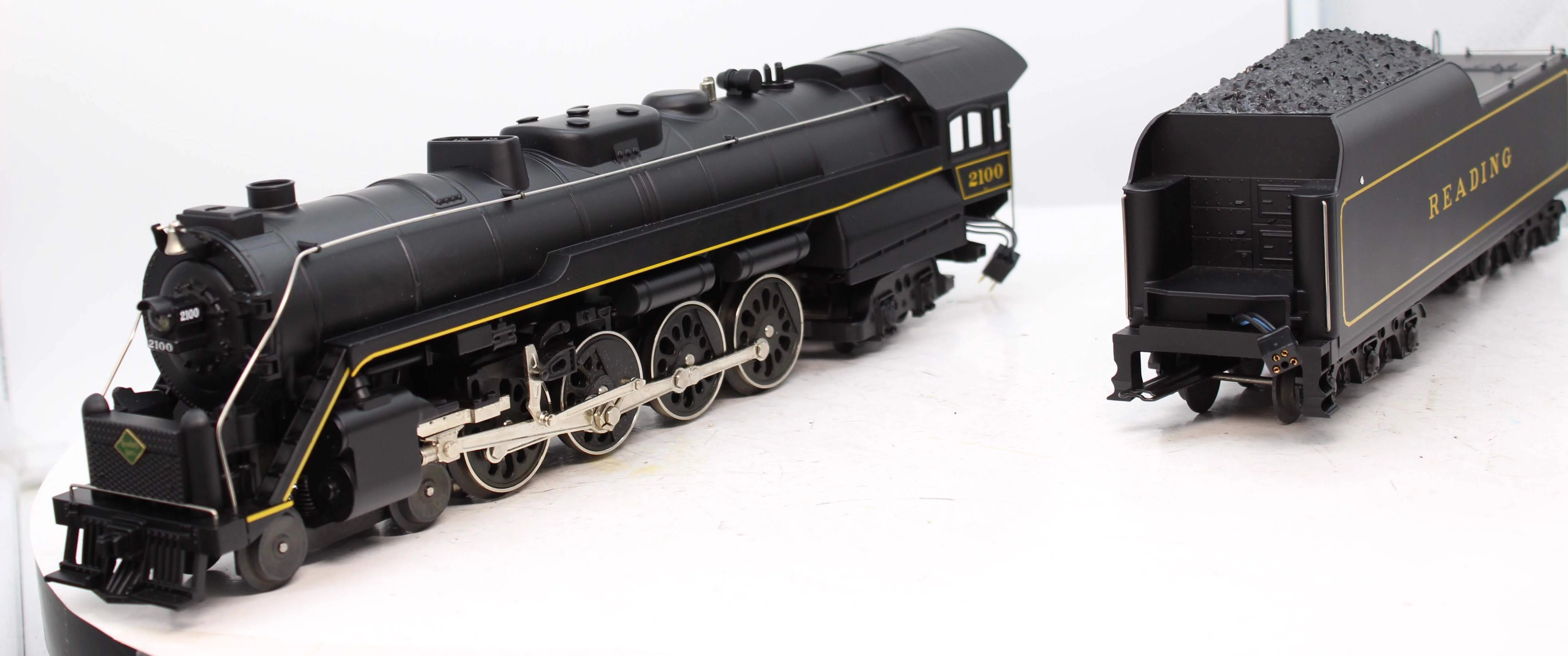 Lionel 6-18006 READING T-1 4-8-4 Steam Locomotive & Tender #2100 O Scale Like New
