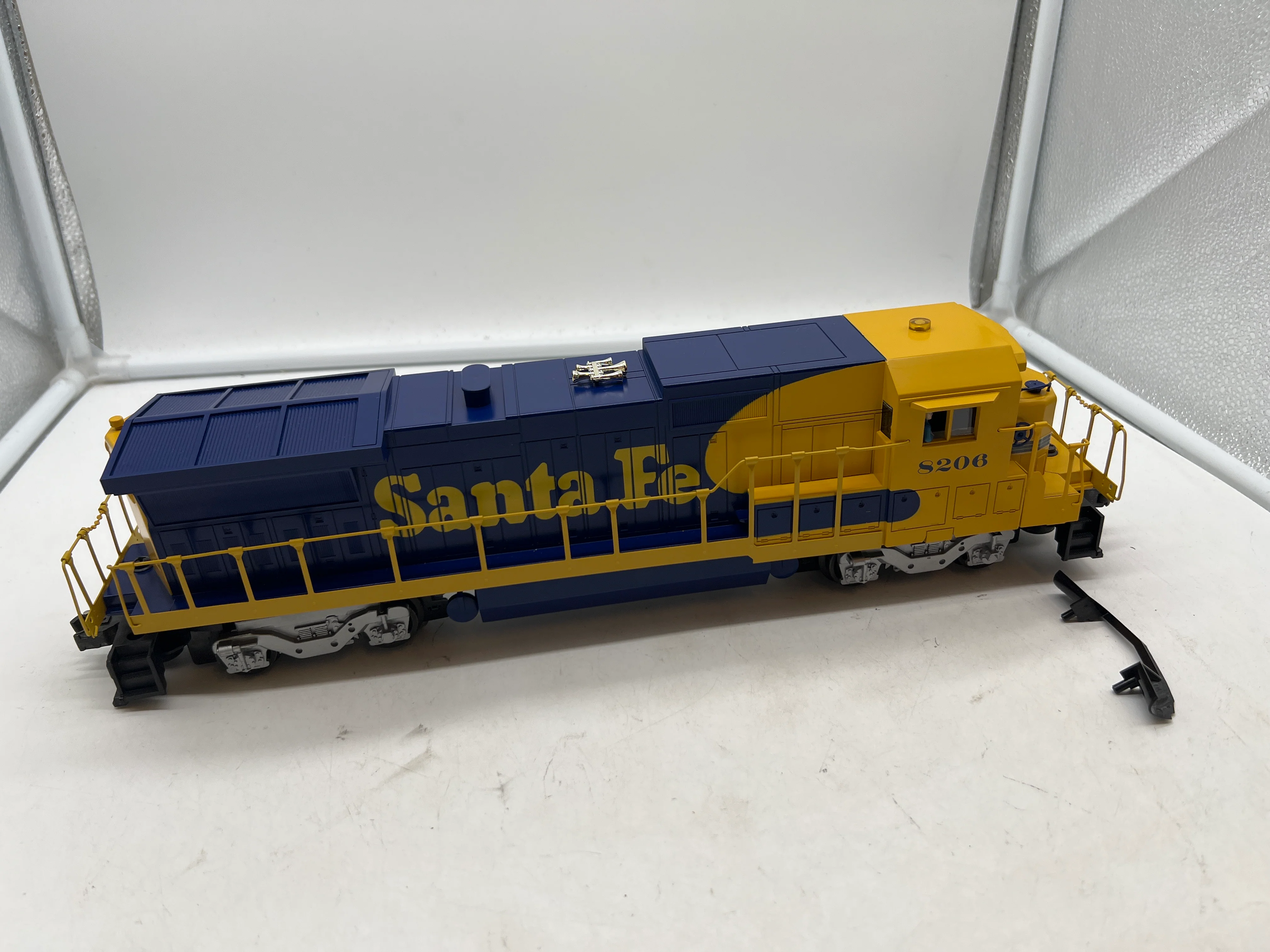 Lionel 6-18206 Santa Fe Dash-8 40B diesel locomotive O SCALE NEW - Image 2