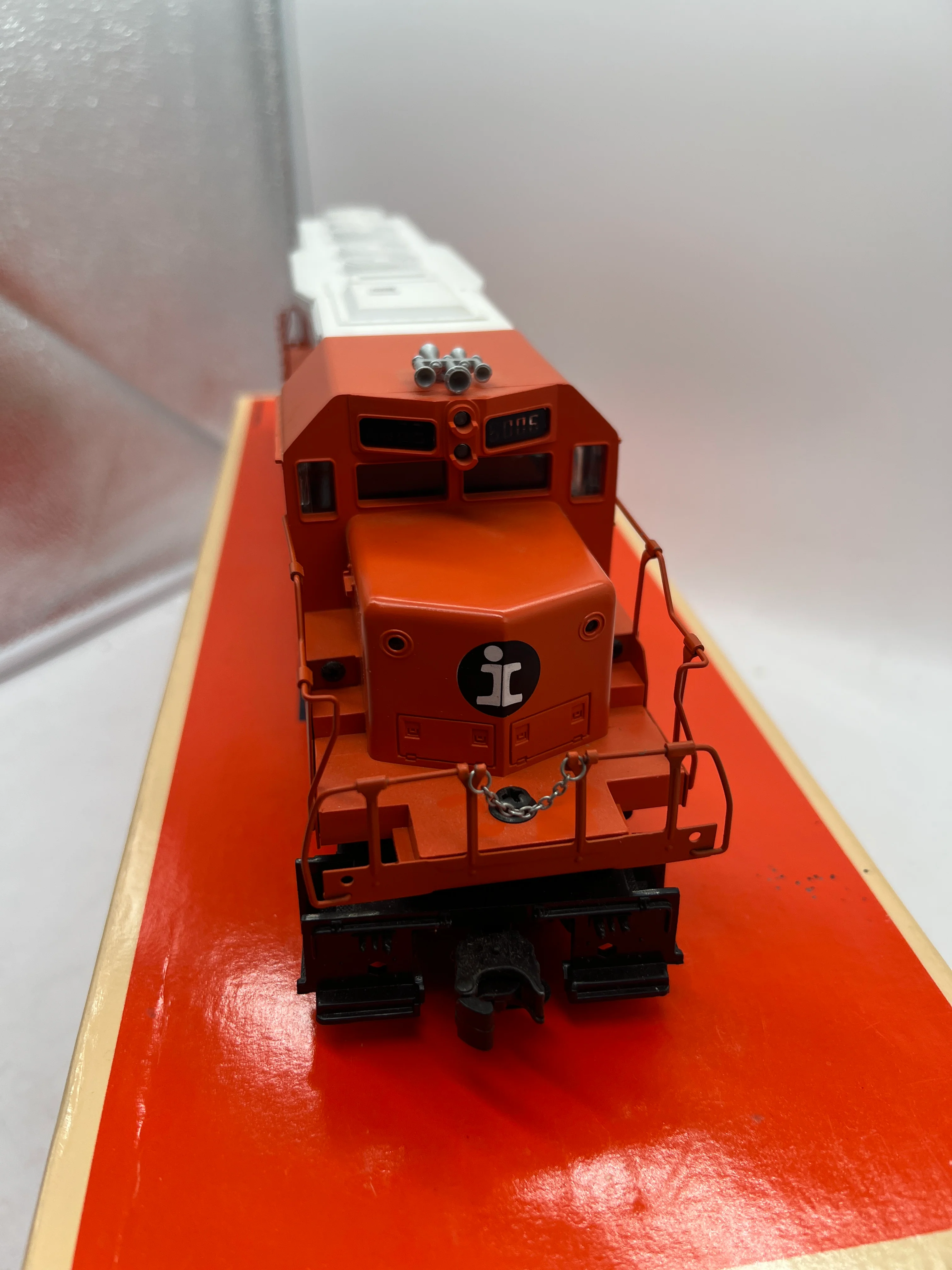 Lionel 6-18210 IC Illinois Central SD-40 dual motor diesel #6006 1993 O scale Like New - Image 5