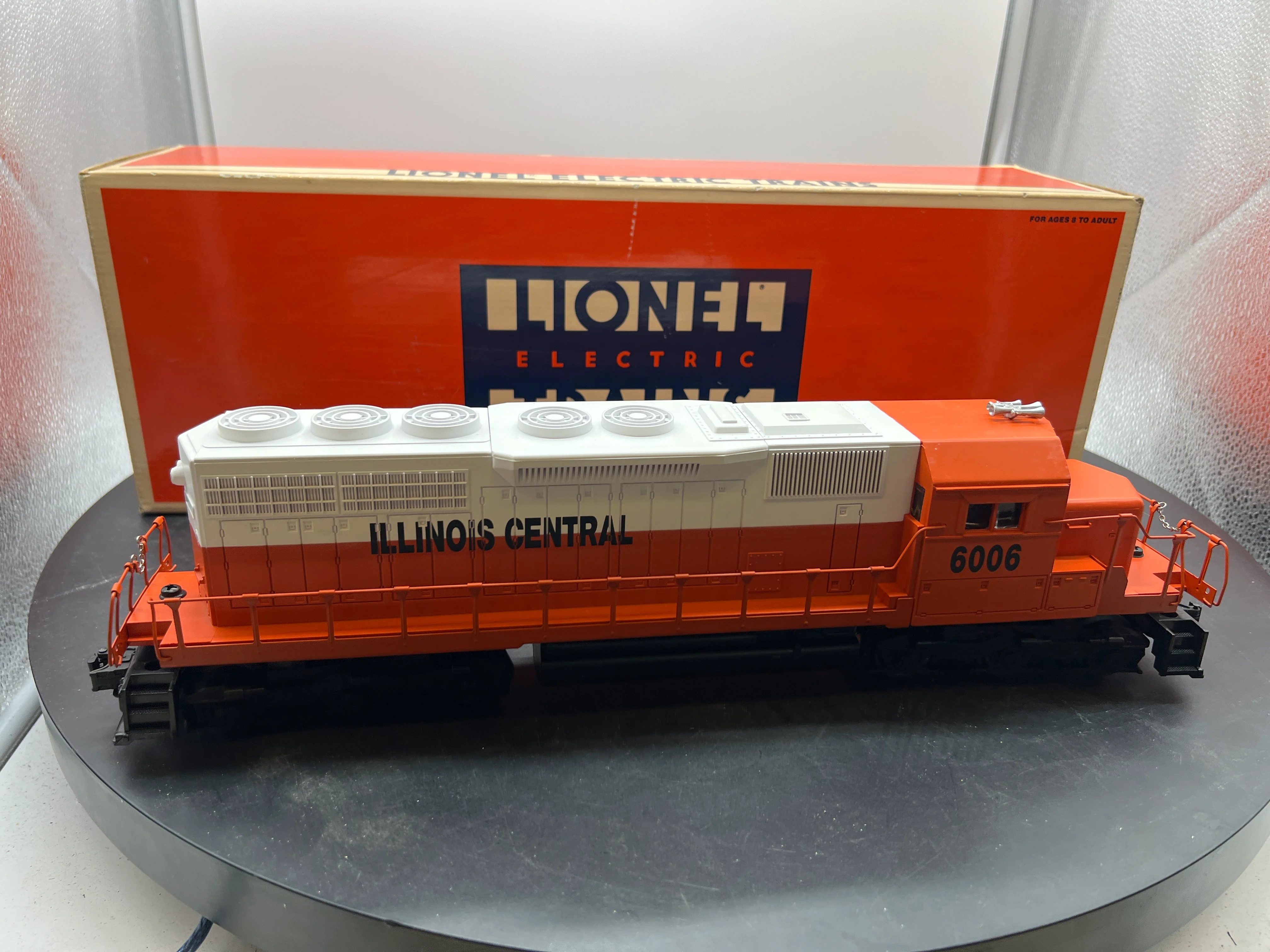 Lionel 6-18210 IC Illinois Central SD-40 dual motor diesel #6006 1993 O SCALE Like New - Image 3