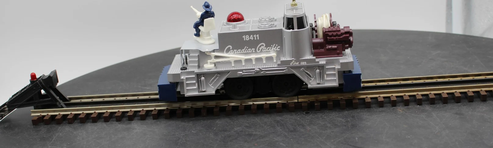 Lionel 6-18411  Canadian Pacific fire fighter car O Scale Used Excellent Damaged Box - Image 8