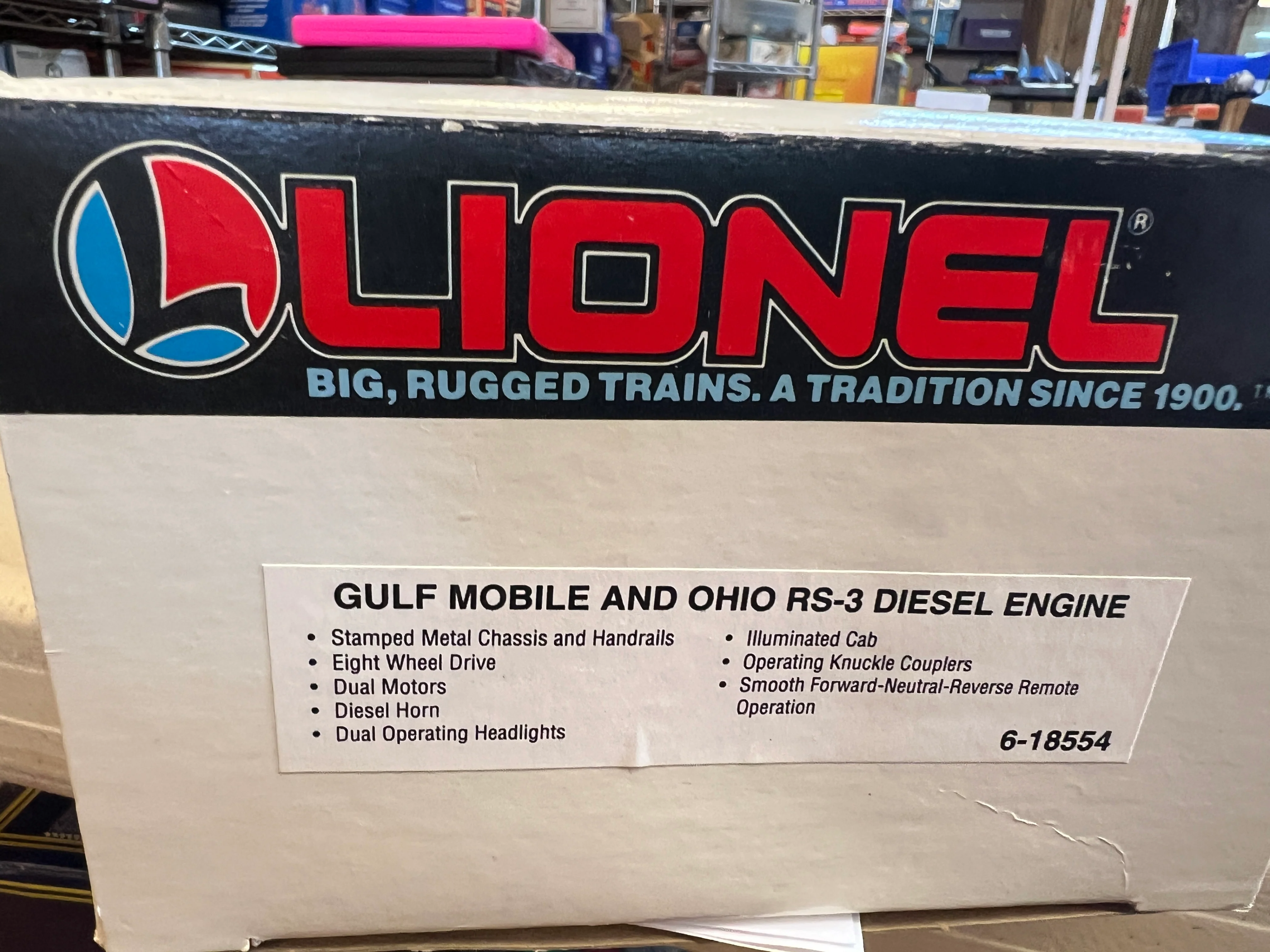 Lionel 6-18554  Gulf Mobile & Ohio RS-3 diesel locomotive #721 & display case O SCALE Like New - Image 4