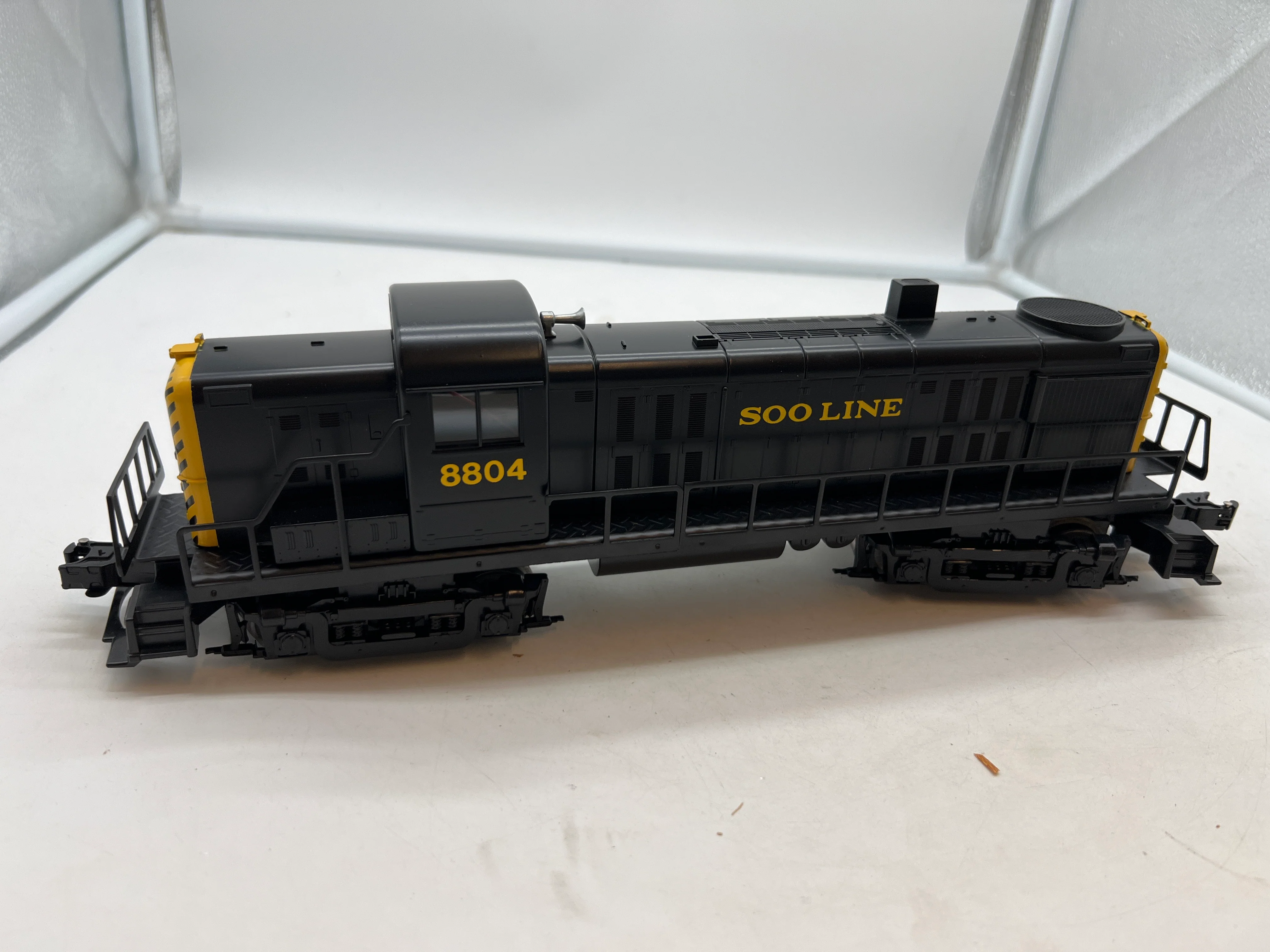 Lionel 6-18804 Soo Line RS-3 diesel locomotive #8804 O scale Used Excellent