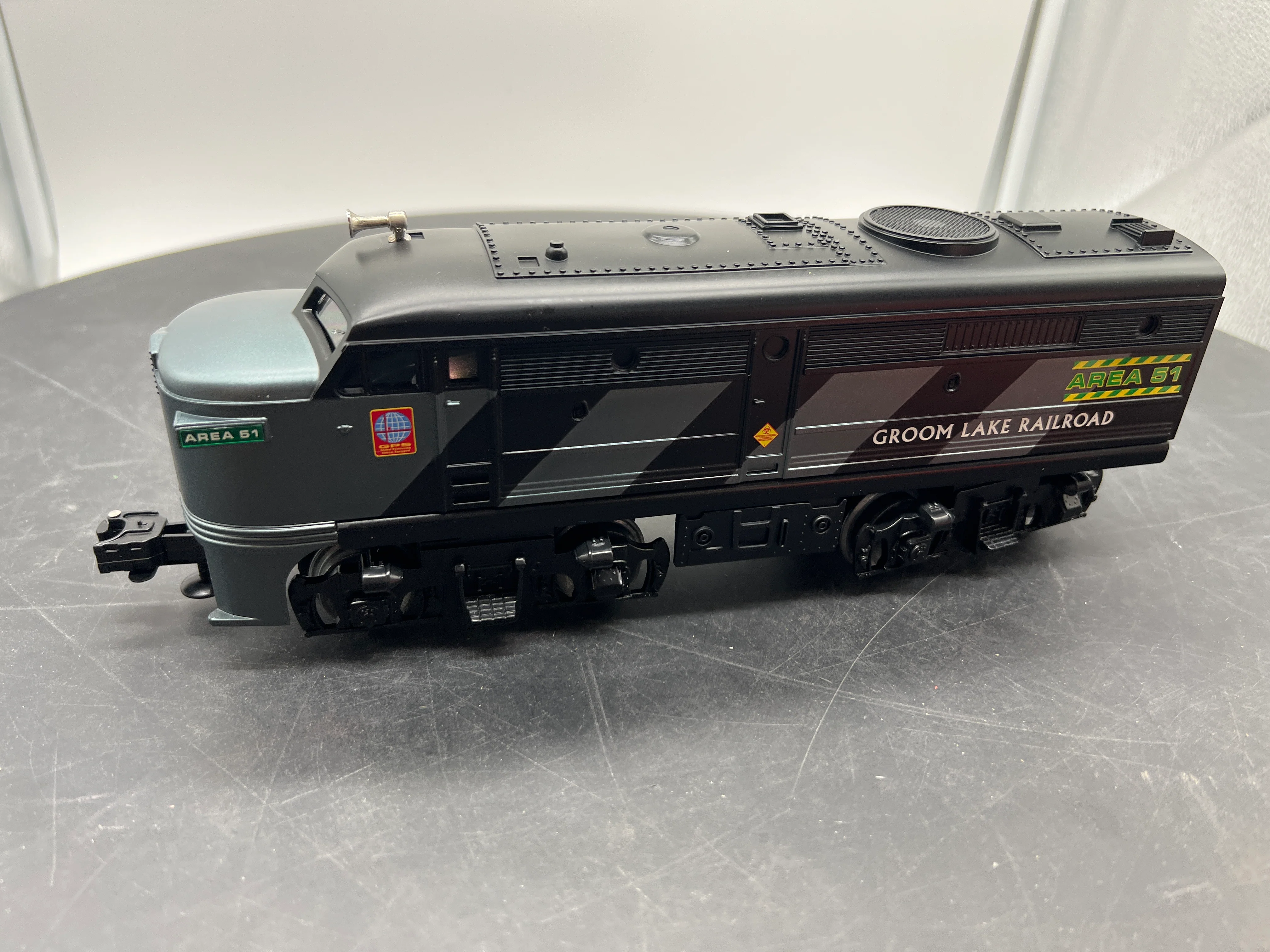 Lionel 6-18979 Area 51 Groom Lake Aliens FA diesel locomotive O SCALE Like New - Image 3