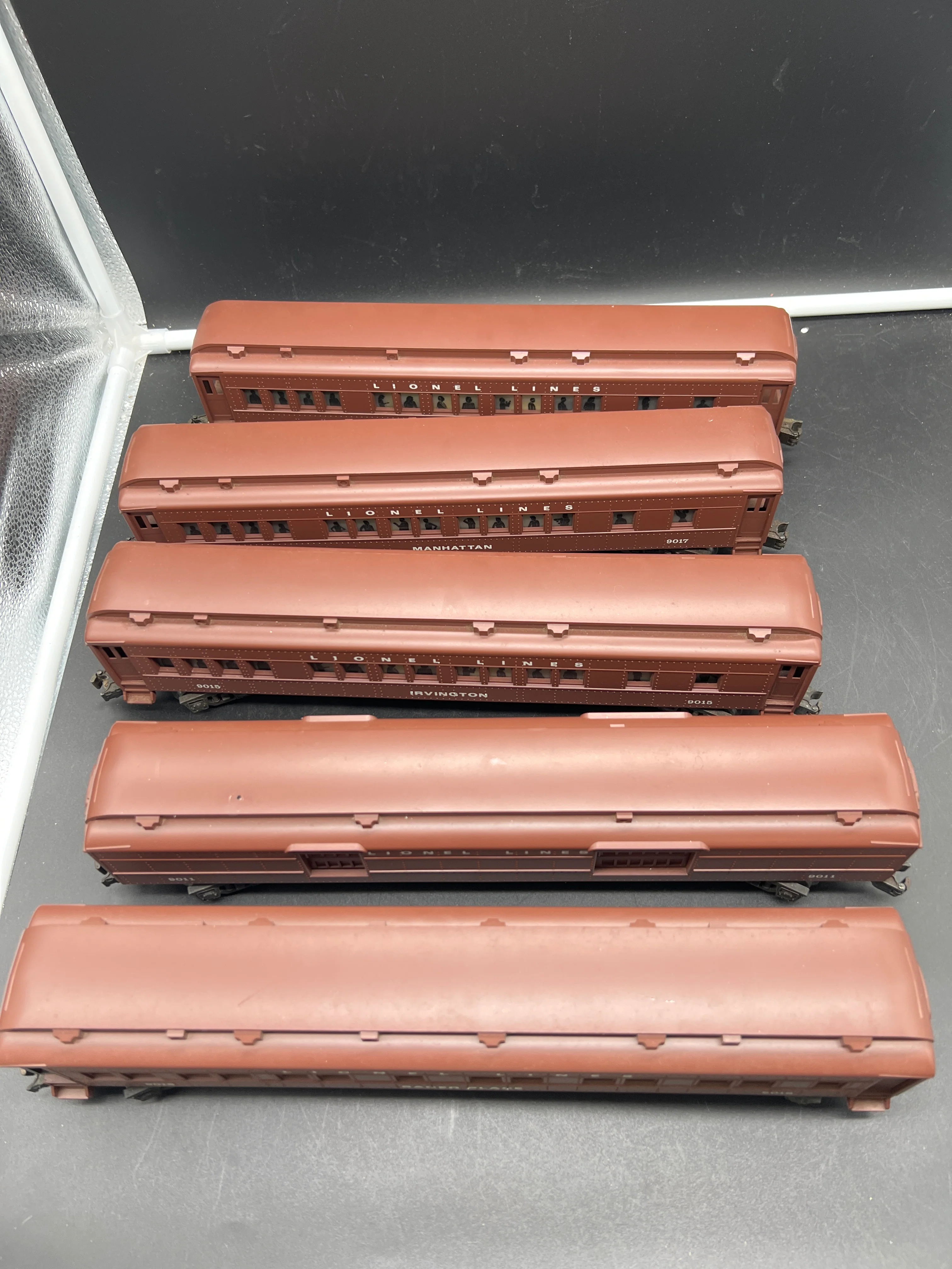 Lionel 6-19011, 6-19015, 6-19016, 6-19017, 6-19018 Lionel Lines Madison Passenger Car Set (Set of 5) O Scale Used - Image 2