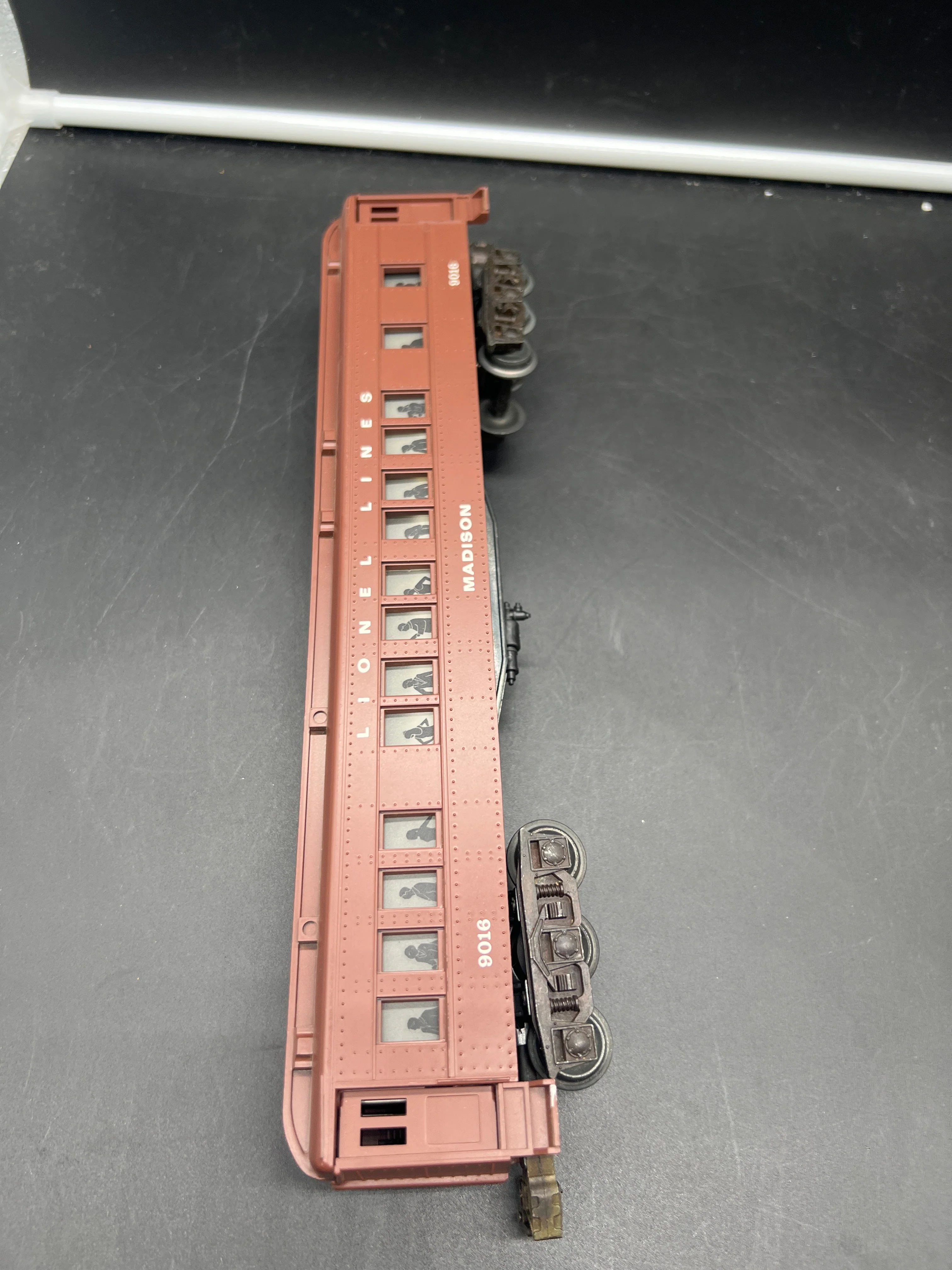 Lionel 6-19011, 6-19015, 6-19016, 6-19017, 6-19018 Lionel Lines Madison Passenger Car Set (Set of 5) O Scale Used - Image 21