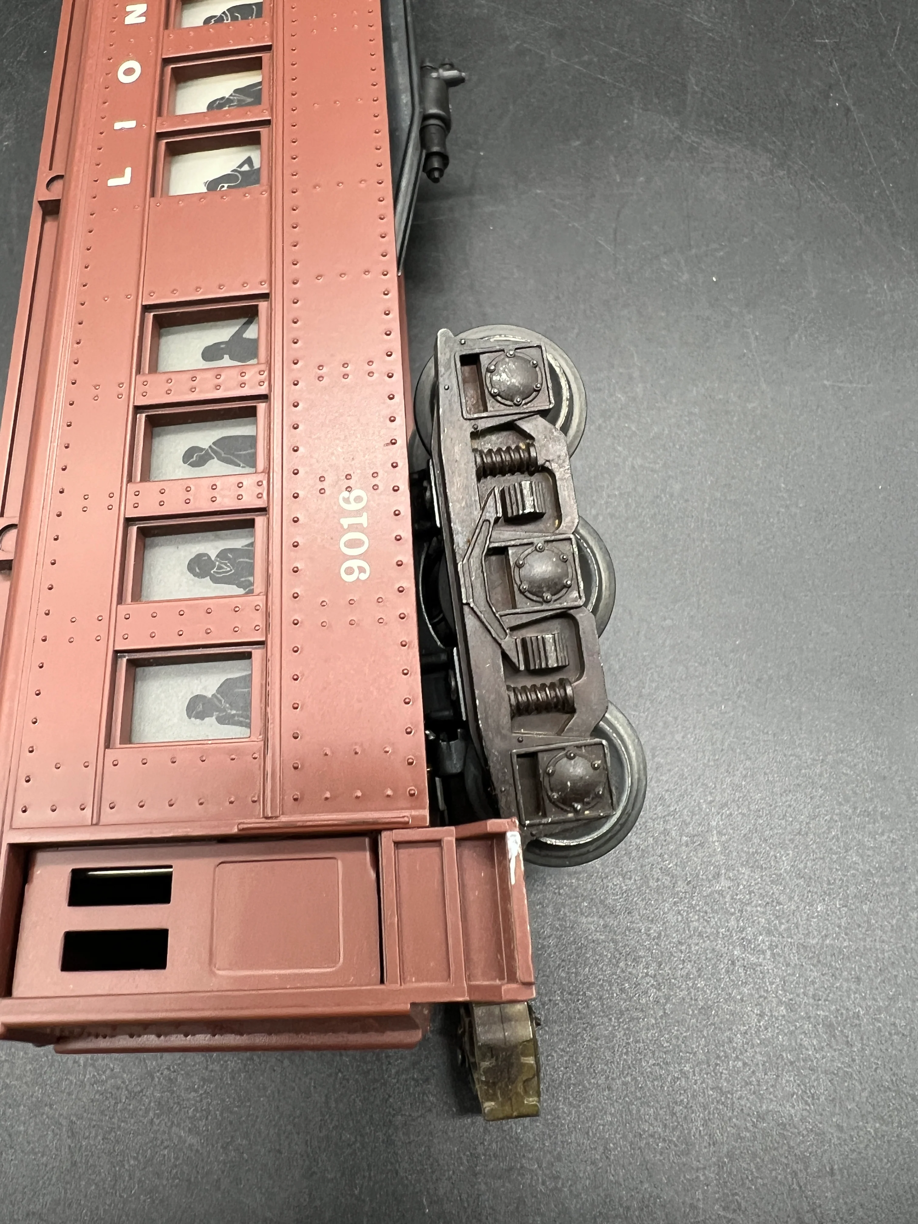 Lionel 6-19011, 6-19015, 6-19016, 6-19017, 6-19018 Lionel Lines Madison Passenger Car Set (Set of 5) O Scale Used - Image 23