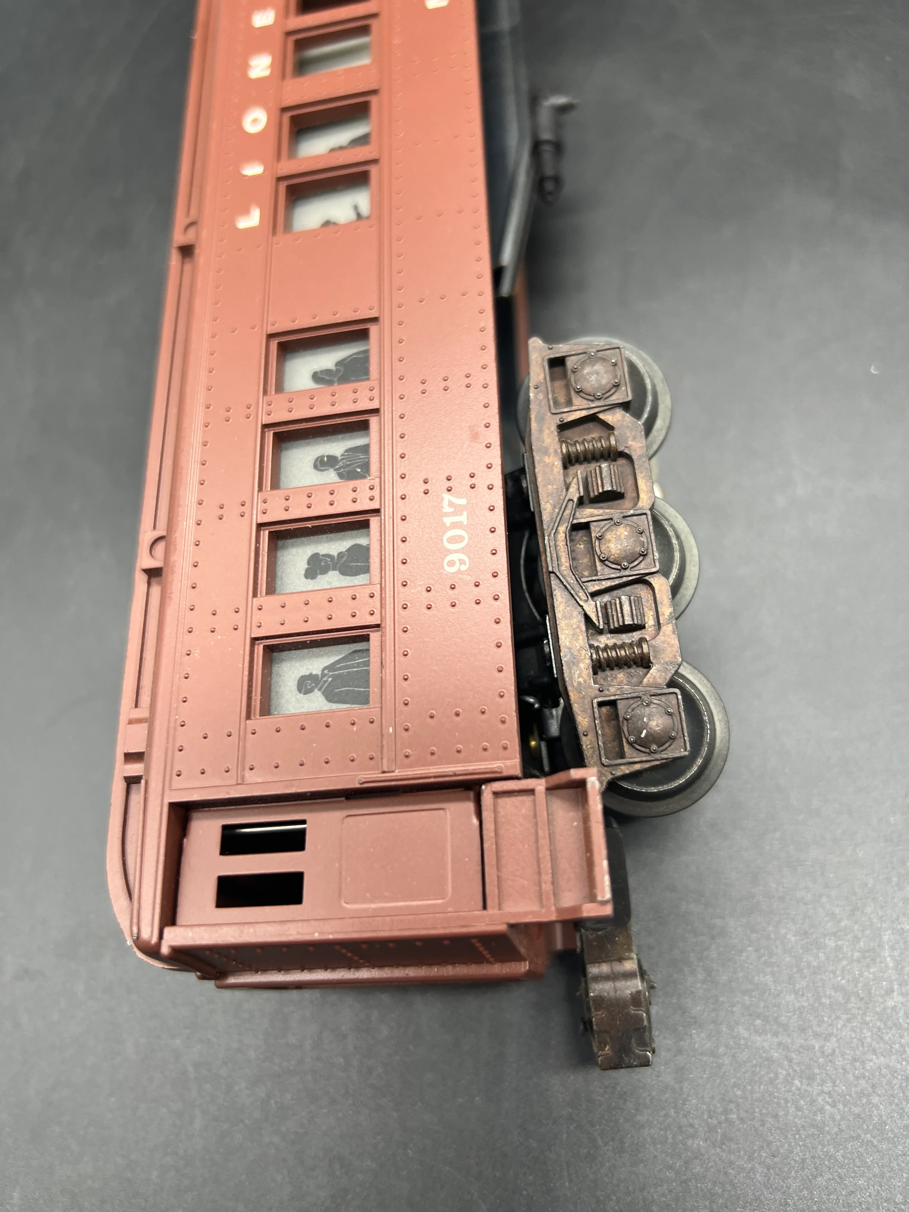 Lionel 6-19011, 6-19015, 6-19016, 6-19017, 6-19018 Lionel Lines Madison Passenger Car Set (Set of 5) O Scale Used - Image 32