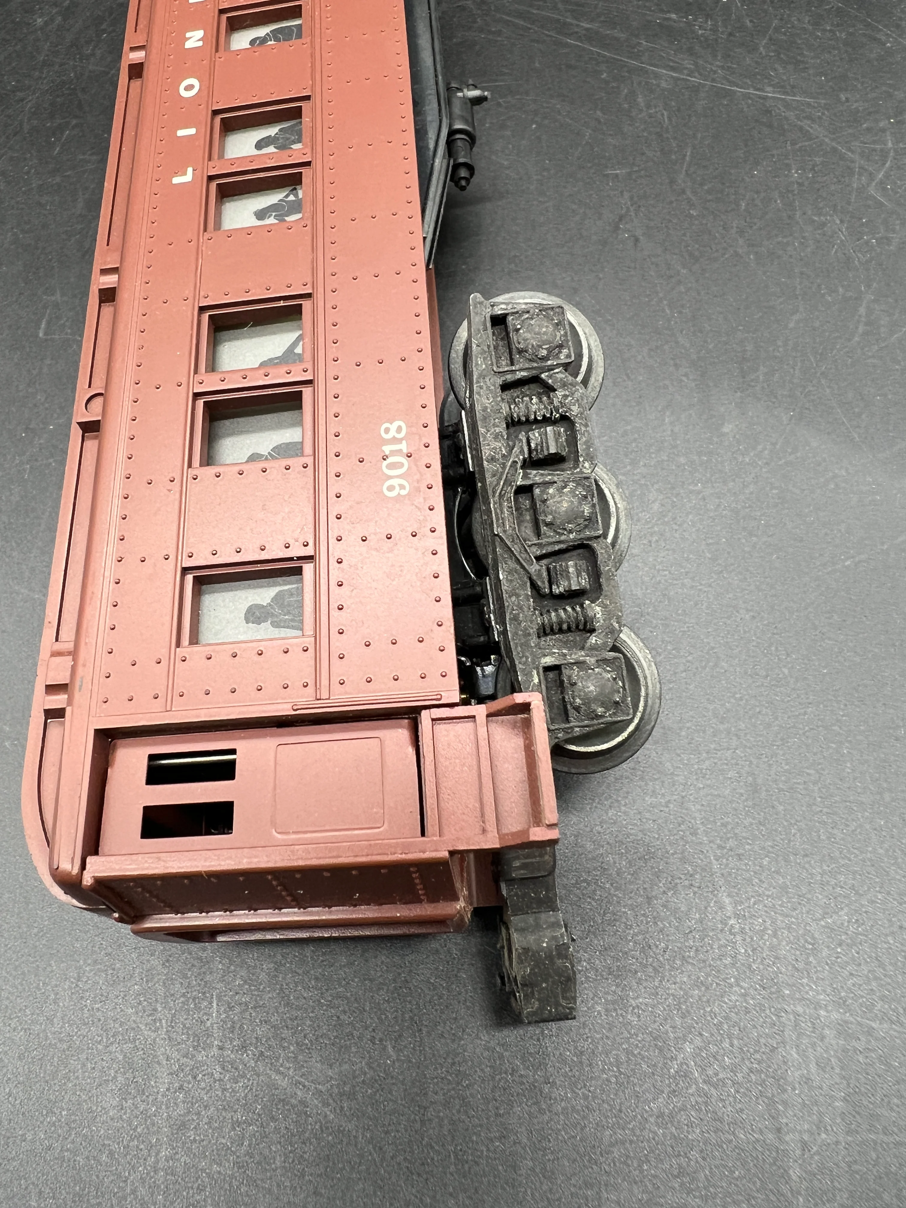 Lionel 6-19011, 6-19015, 6-19016, 6-19017, 6-19018 Lionel Lines Madison Passenger Car Set (Set of 5) O Scale Used - Image 39